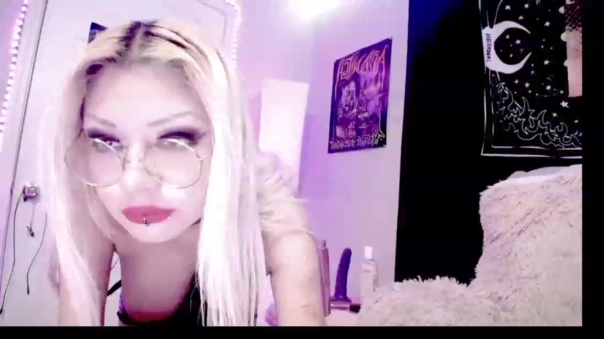 Gallery image thumbnail from MomsLilMonstr's myfreecams stream on, 02/13/2023, 10:39 image 20 of 20