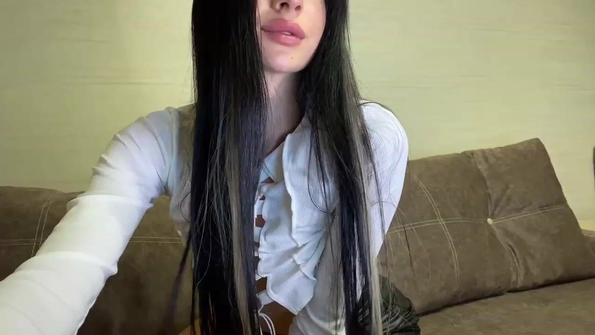 Gallery image thumbnail from Mon_cute's myfreecams stream on, 09/01/2023, 13:28 image 11 of 20