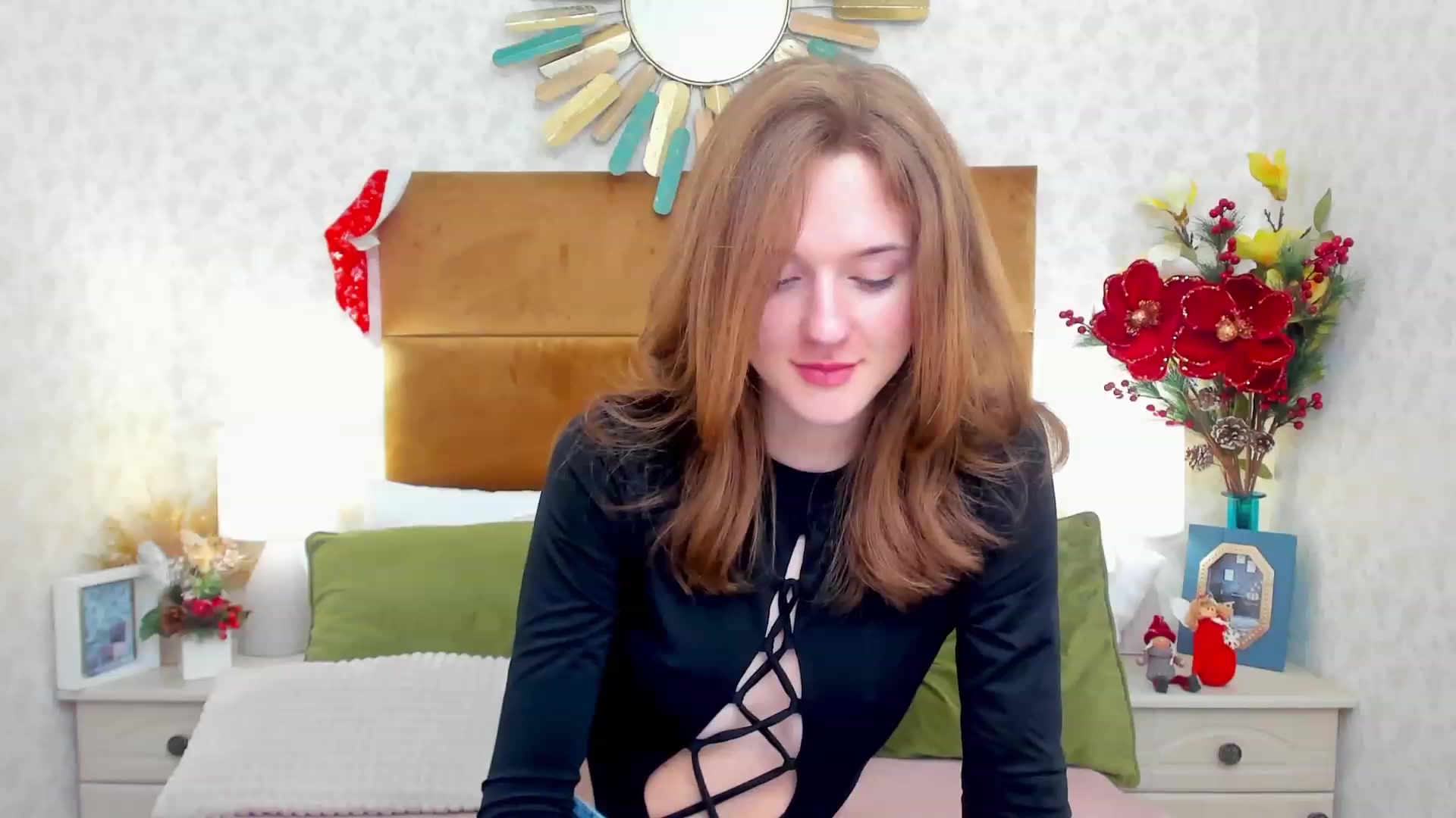Gallery image thumbnail from MonaElisa's myfreecams stream on, 12/30/2022, 19:14 image 16 of 20