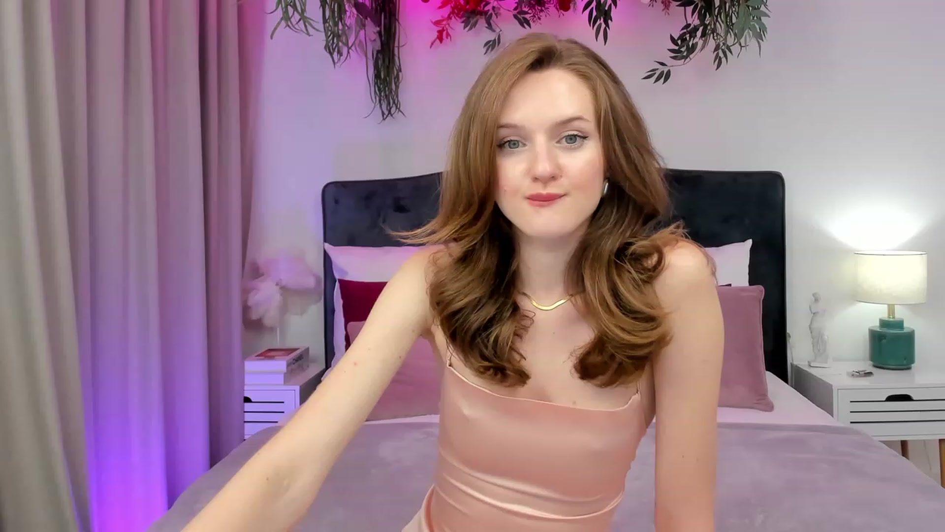 Gallery image thumbnail from MonaElisa's myfreecams stream on, 08/18/2023, 19:03 image 10 of 20