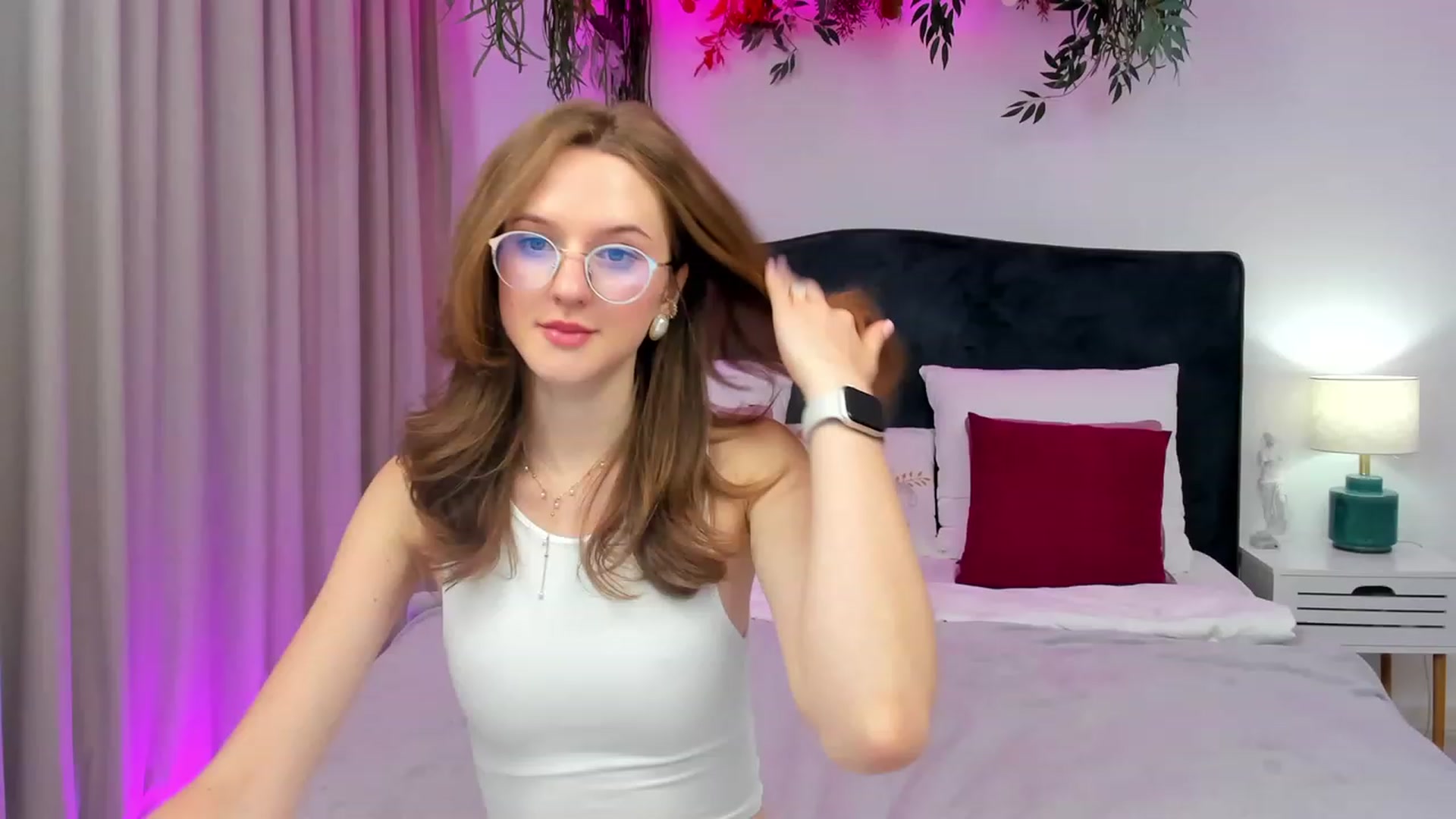 Gallery image thumbnail from MonaElisa's myfreecams stream on, 10/24/2023, 19:00 image 2 of 20