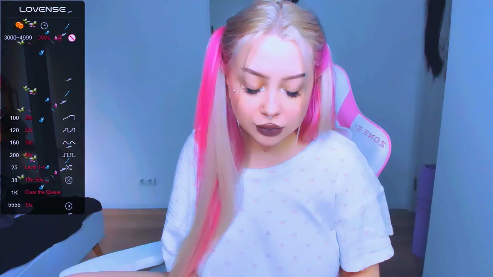 Gallery image thumbnail from MonaLauu's myfreecams stream on, 03/19/2025, 08:24 image 1 of 20