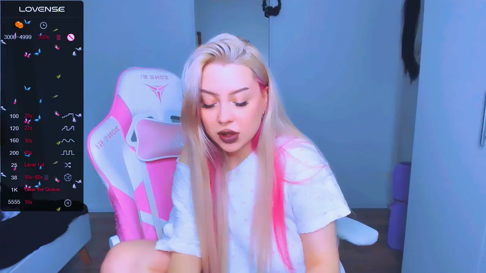 Gallery image thumbnail from MonaLauu's myfreecams stream on, 03/19/2025, 09:20 image 7 of 20