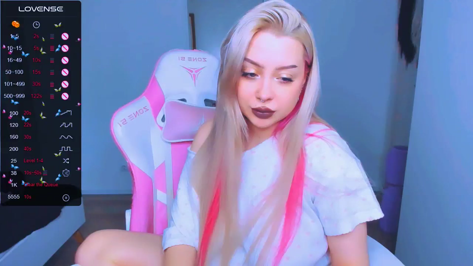 Gallery image thumbnail from MonaLauu's myfreecams stream on, 03/19/2025, 09:20 image 9 of 20
