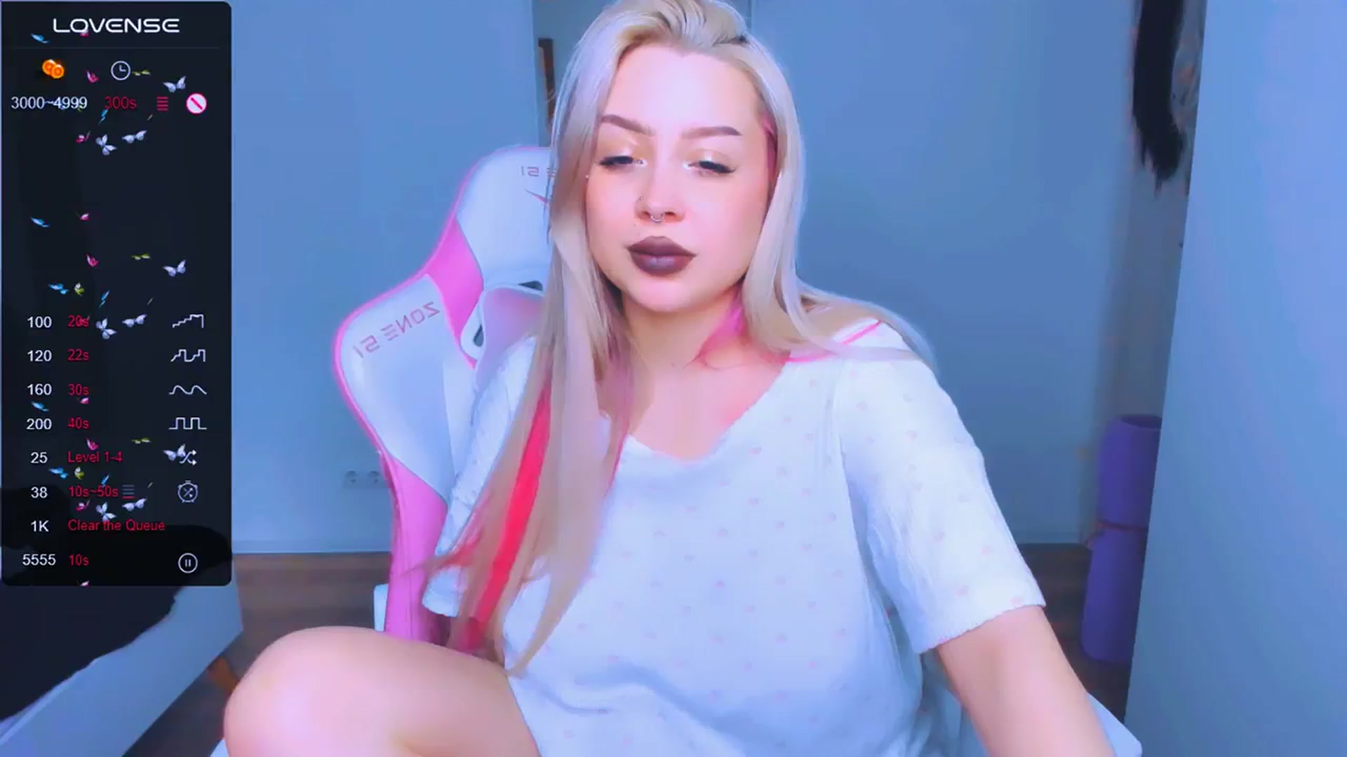 Gallery image thumbnail from MonaLauu's myfreecams stream on, 03/19/2025, 09:20 image 16 of 20