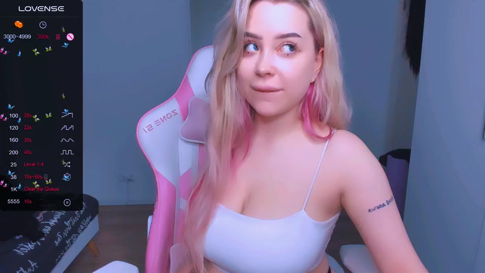 Gallery image thumbnail from MonaLauu's myfreecams stream on, 04/27/2025, 04:01 image 2 of 20