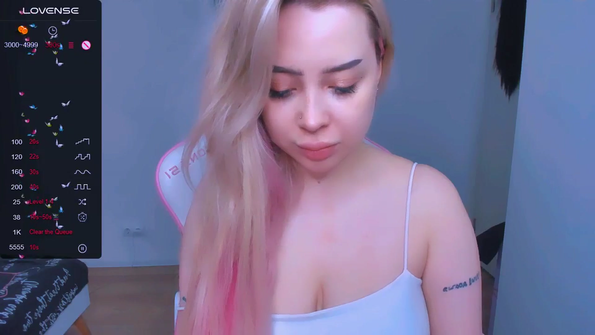 Gallery image thumbnail from MonaLauu's myfreecams stream on, 04/27/2025, 05:41 image 18 of 20