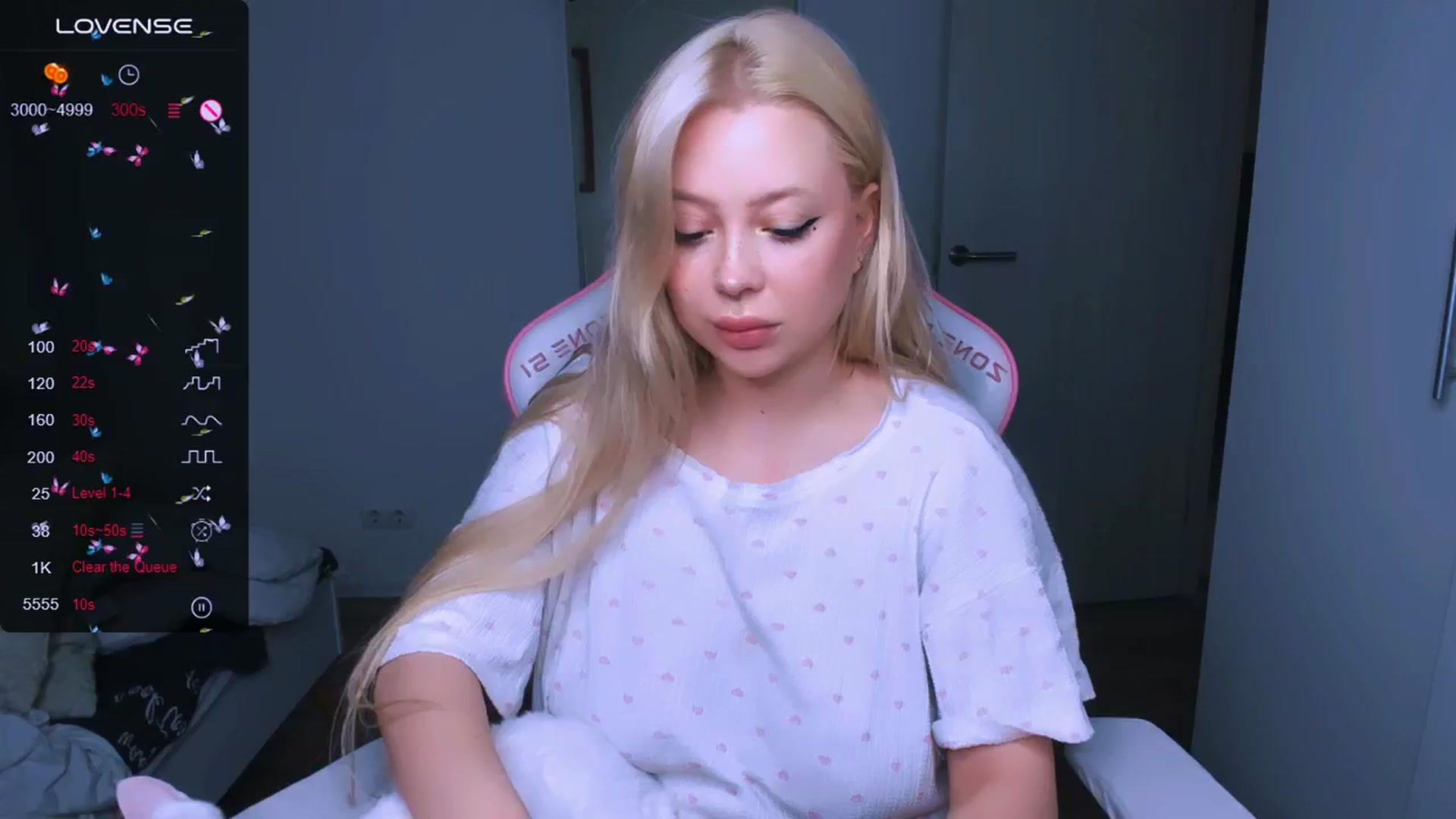 Gallery image thumbnail from MonaLauu's myfreecams stream on, 05/15/2025, 10:02 image 2 of 20