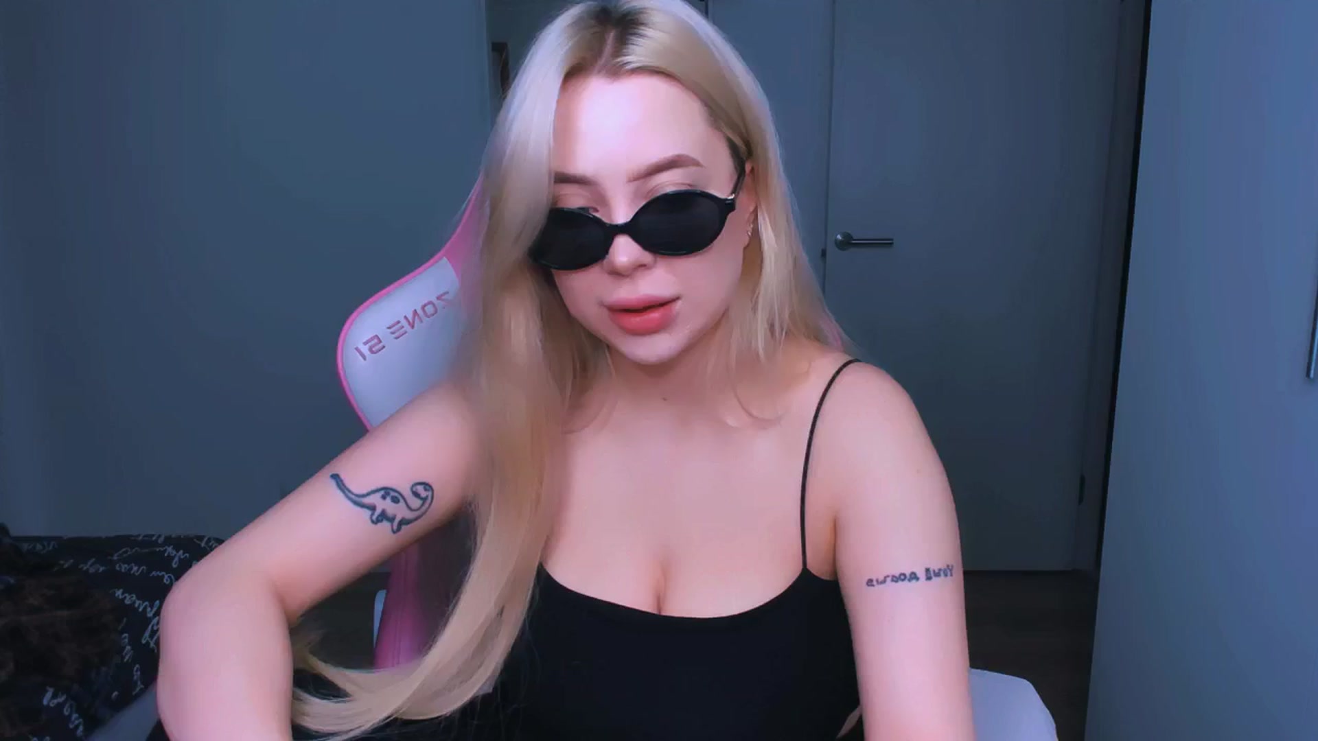 Gallery image thumbnail from MonaLauu's myfreecams stream on, 06/10/2025, 01:10 image 3 of 20