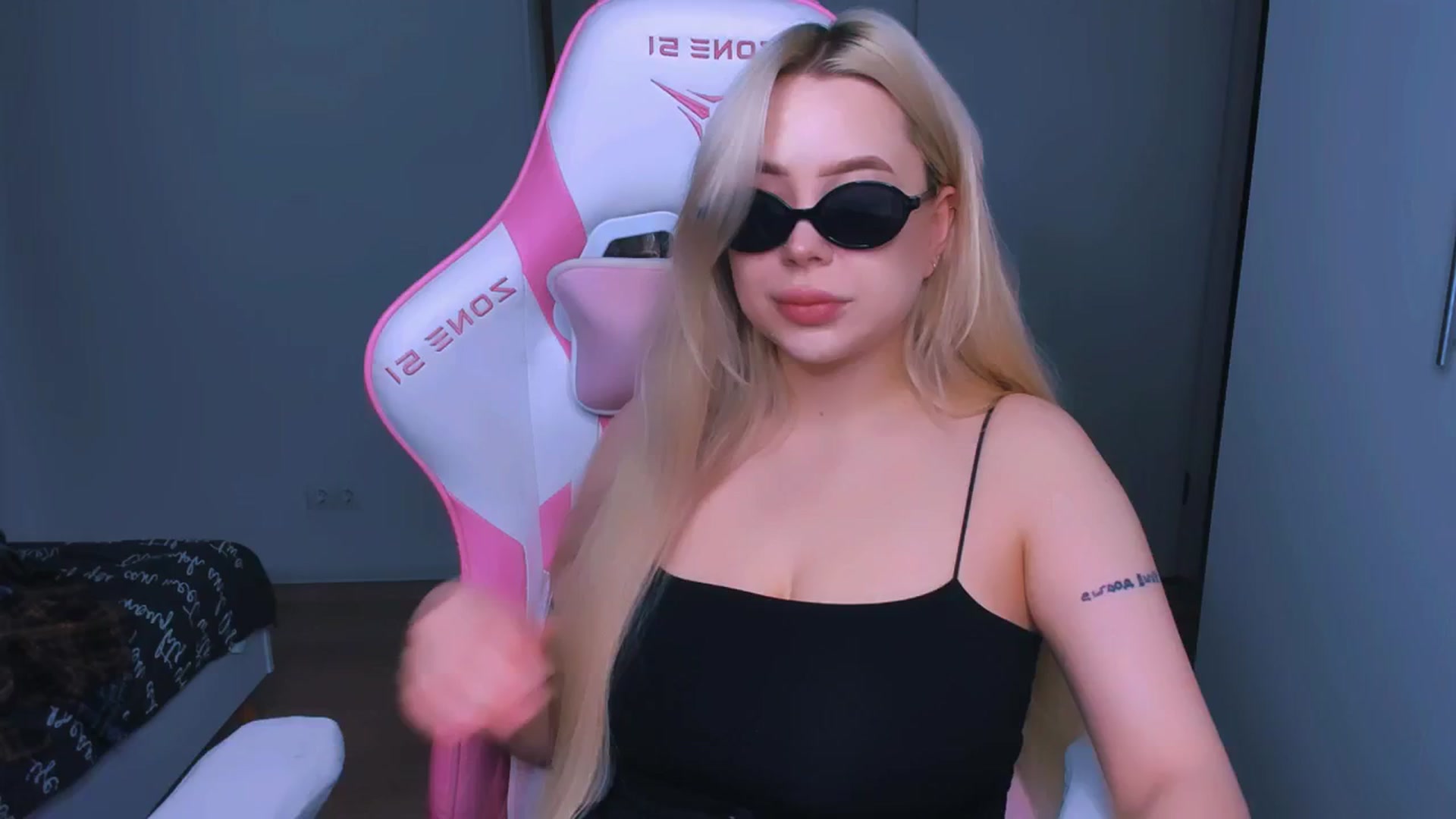 Gallery image thumbnail from MonaLauu's myfreecams stream on, 06/10/2025, 01:10 image 12 of 20