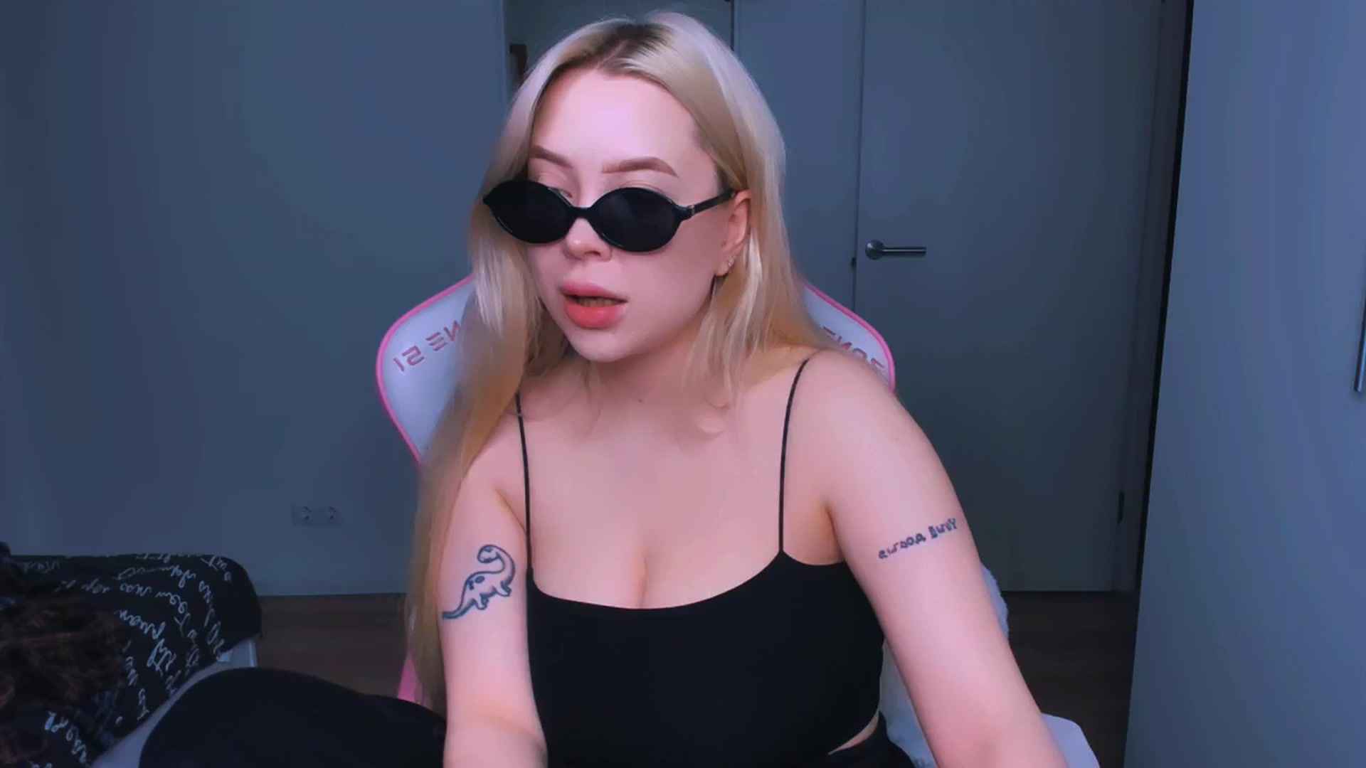 Gallery image thumbnail from MonaLauu's myfreecams stream on, 06/10/2025, 01:10 image 2 of 20