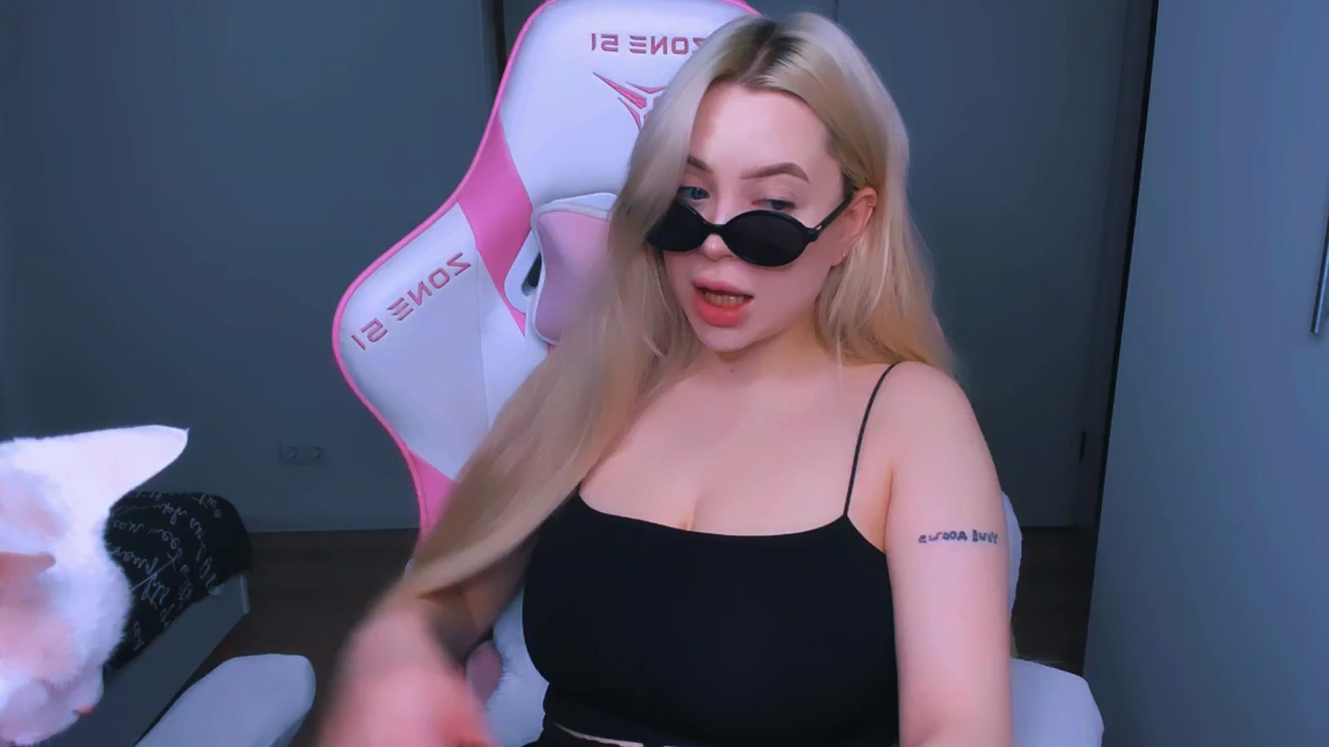 Gallery image thumbnail from MonaLauu's myfreecams stream on, 06/10/2025, 01:10 image 10 of 20