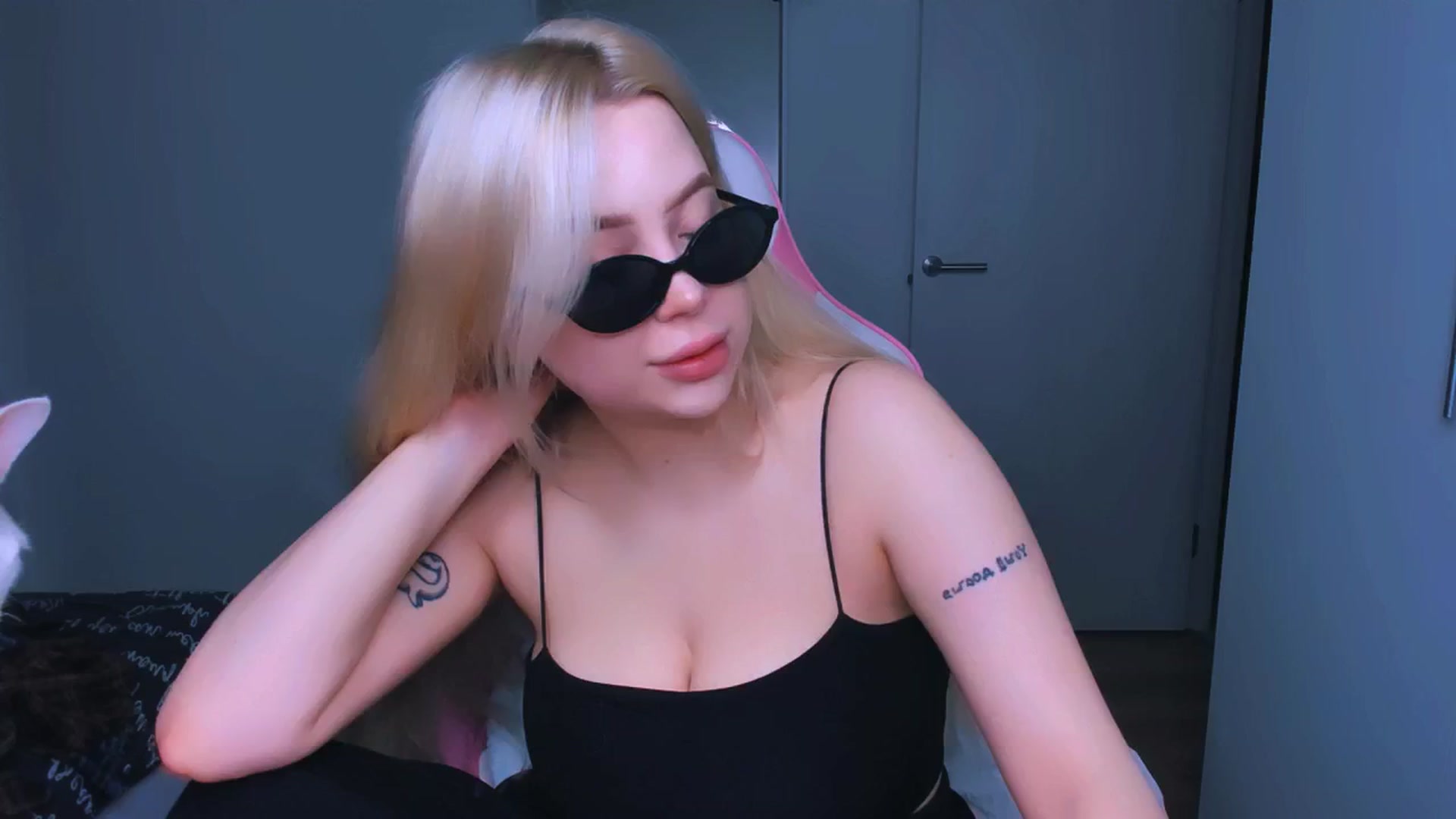 Gallery image thumbnail from MonaLauu's myfreecams stream on, 06/10/2025, 01:10 image 1 of 20