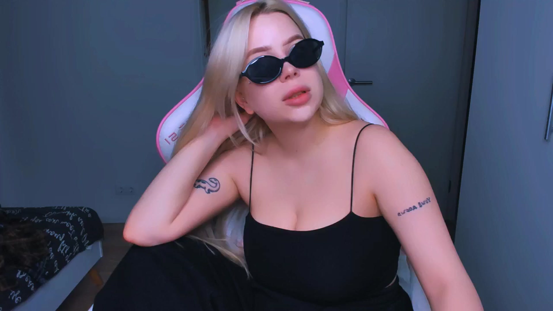 Gallery image thumbnail from MonaLauu's myfreecams stream on, 06/10/2025, 01:10 image 19 of 20