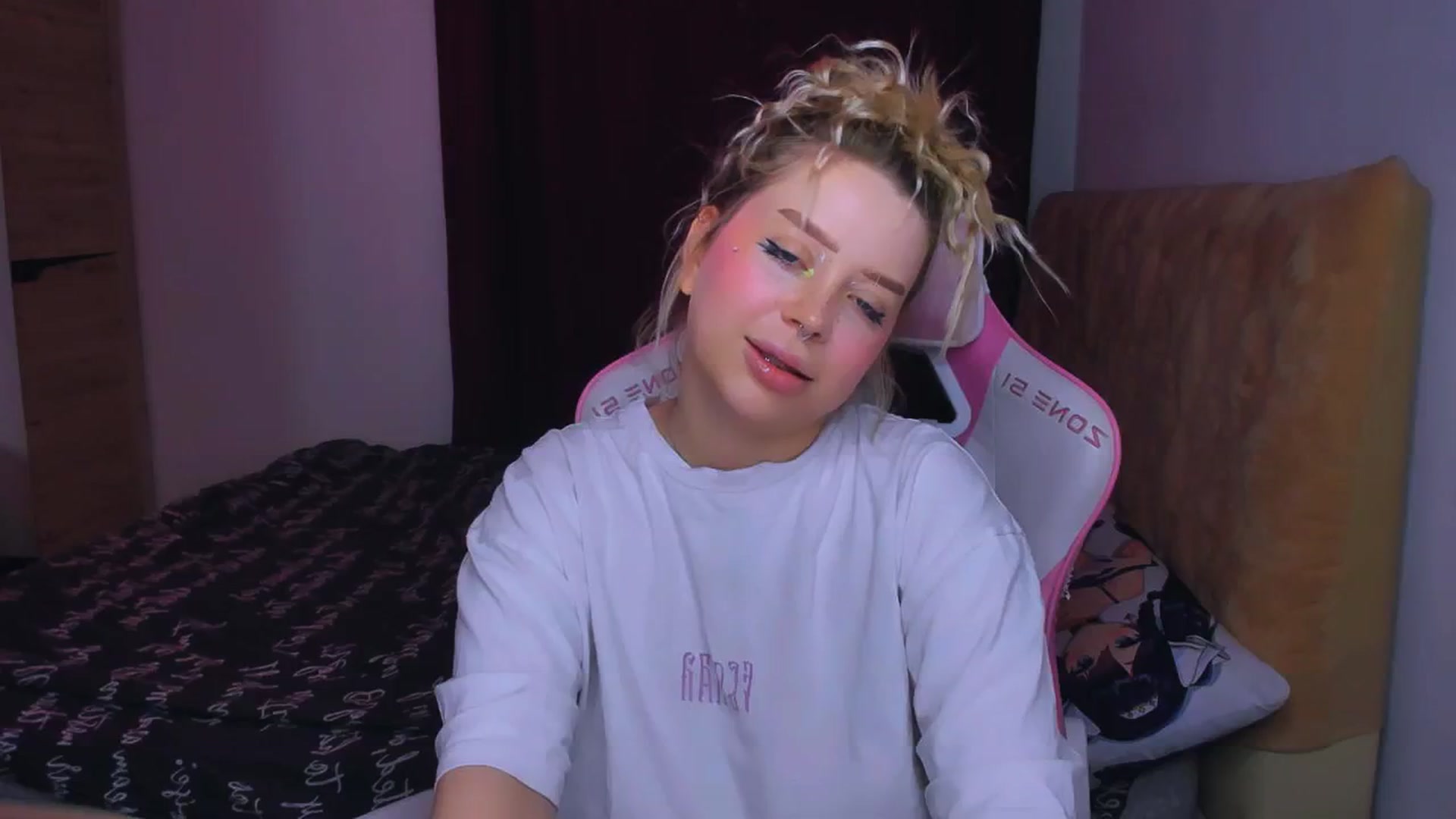 Gallery image thumbnail from MonaLauu's myfreecams stream on, 09/30/2025, 02:26 image 7 of 20