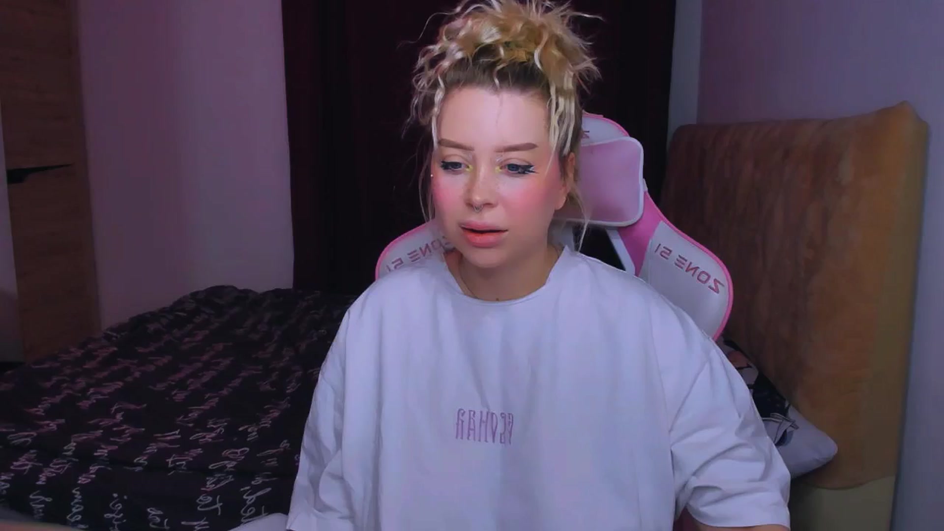 Gallery image thumbnail from MonaLauu's myfreecams stream on, 09/30/2025, 02:26 image 2 of 20