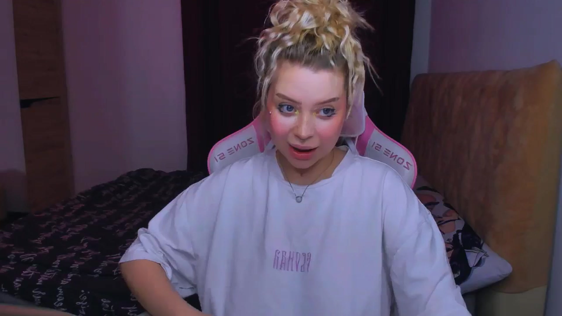 Gallery image thumbnail from MonaLauu's myfreecams stream on, 09/30/2025, 02:26 image 19 of 20