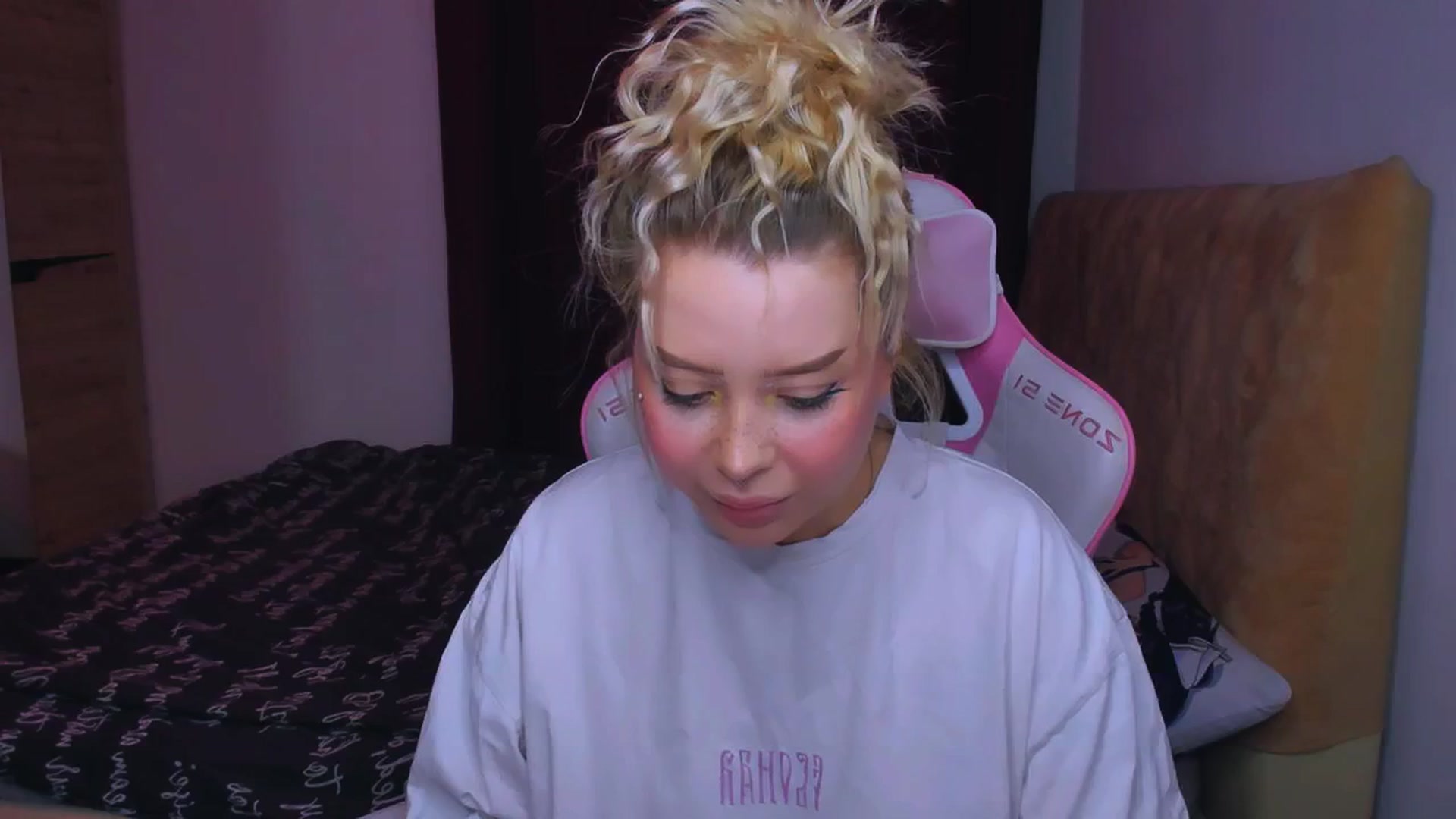 Gallery image thumbnail from MonaLauu's myfreecams stream on, 09/30/2025, 02:26 image 4 of 20
