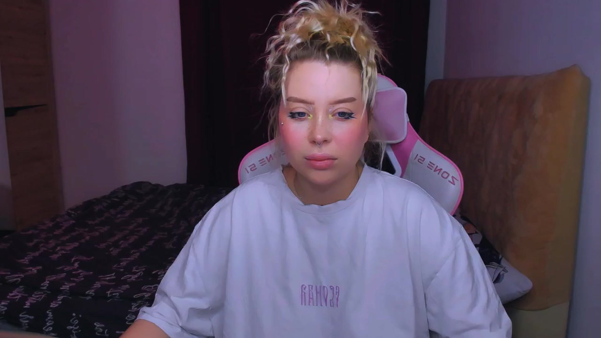 Gallery image thumbnail from MonaLauu's myfreecams stream on, 09/30/2025, 02:26 image 6 of 20