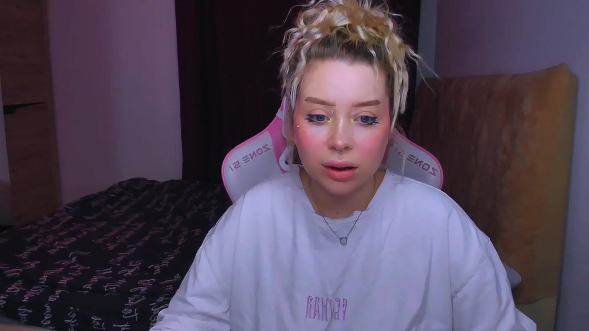 Gallery image thumbnail from MonaLauu's myfreecams stream on, 09/30/2025, 02:26 image 15 of 20