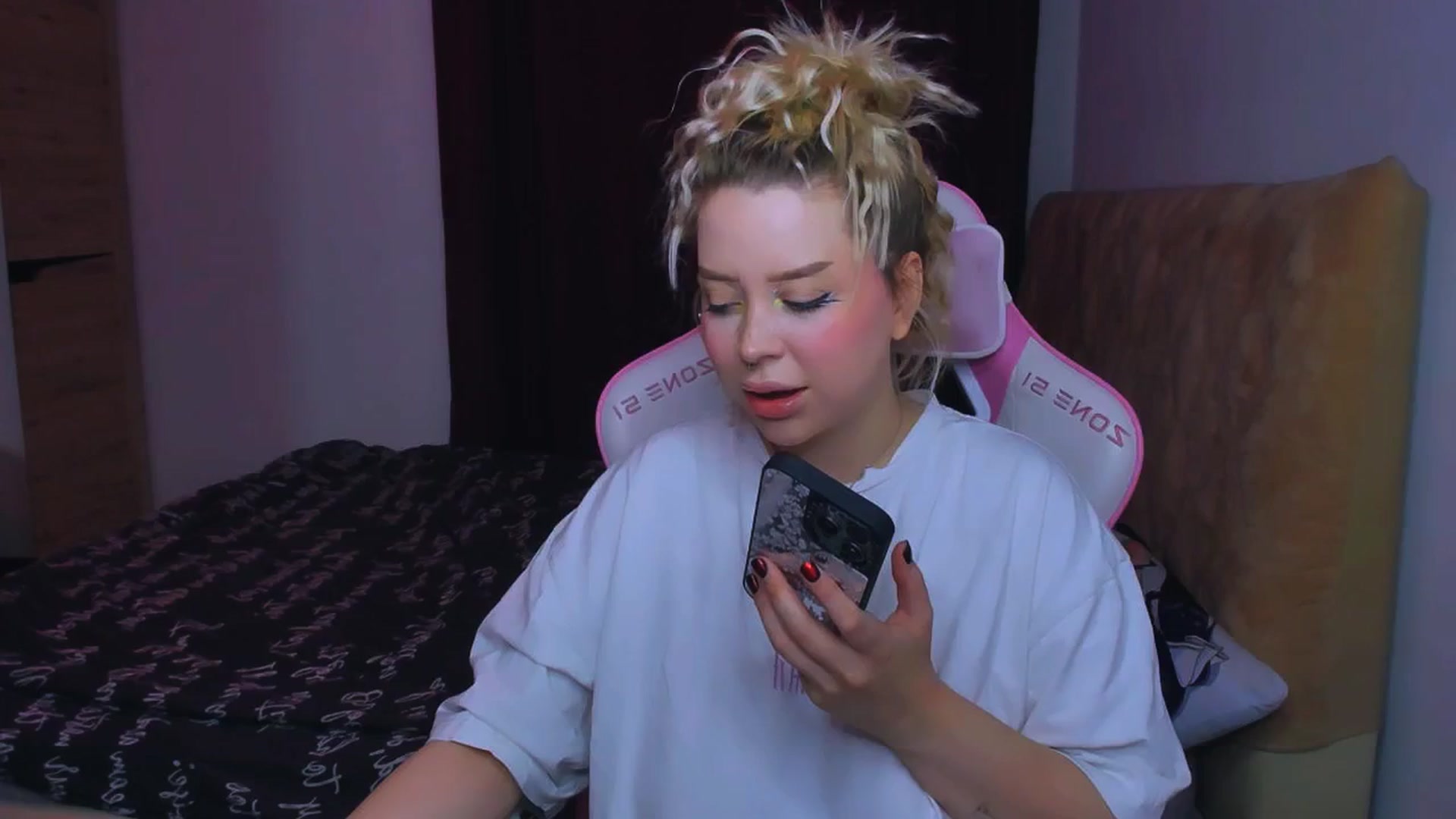 Gallery image thumbnail from MonaLauu's myfreecams stream on, 09/30/2025, 02:26 image 18 of 20