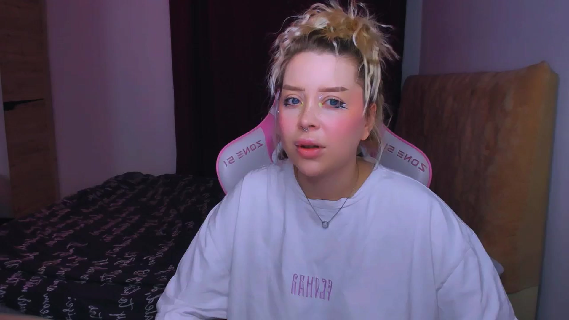 Gallery image thumbnail from MonaLauu's myfreecams stream on, 09/30/2025, 02:26 image 16 of 20