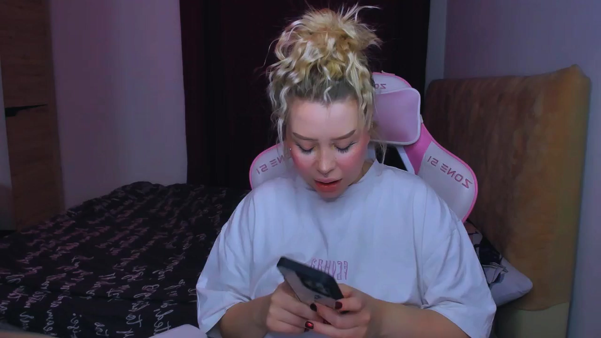 Gallery image thumbnail from MonaLauu's myfreecams stream on, 09/30/2025, 02:26 image 10 of 20