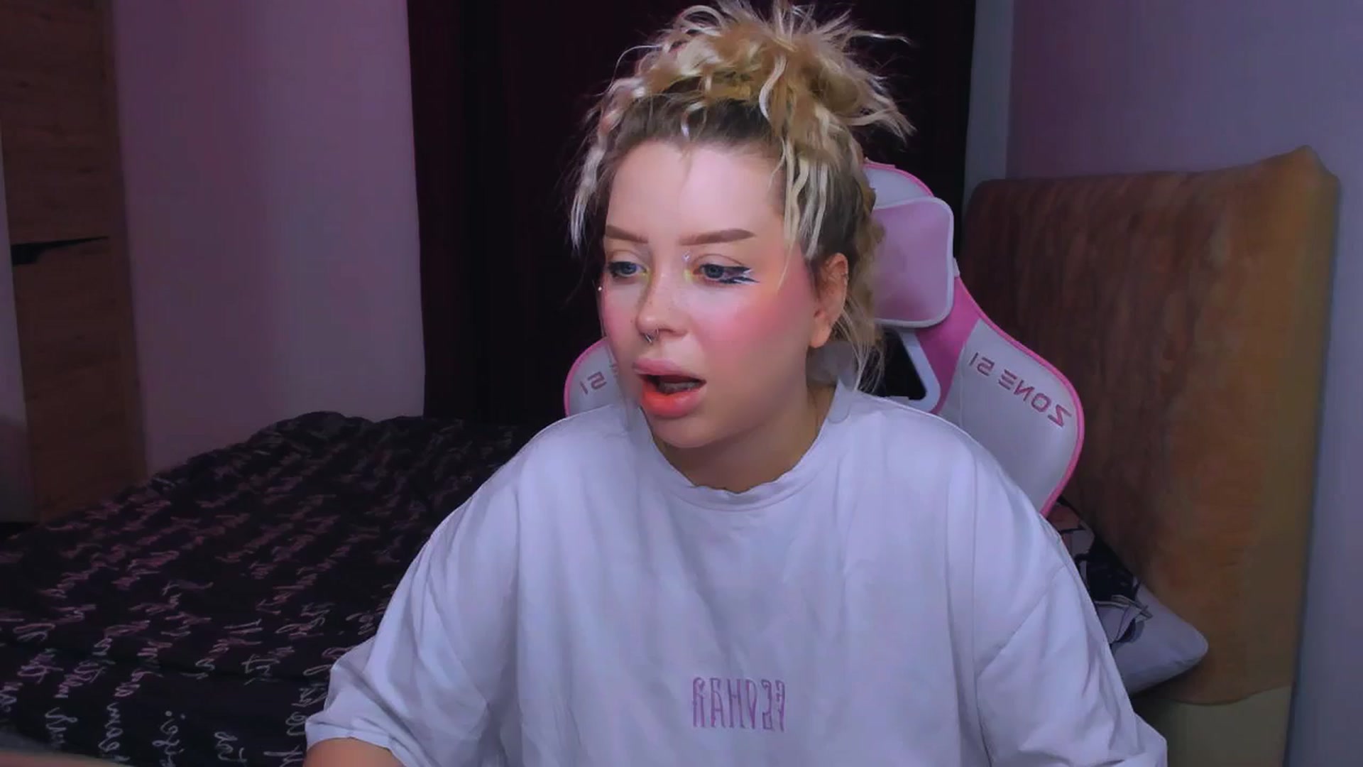 Gallery image thumbnail from MonaLauu's myfreecams stream on, 09/30/2025, 02:26 image 12 of 20