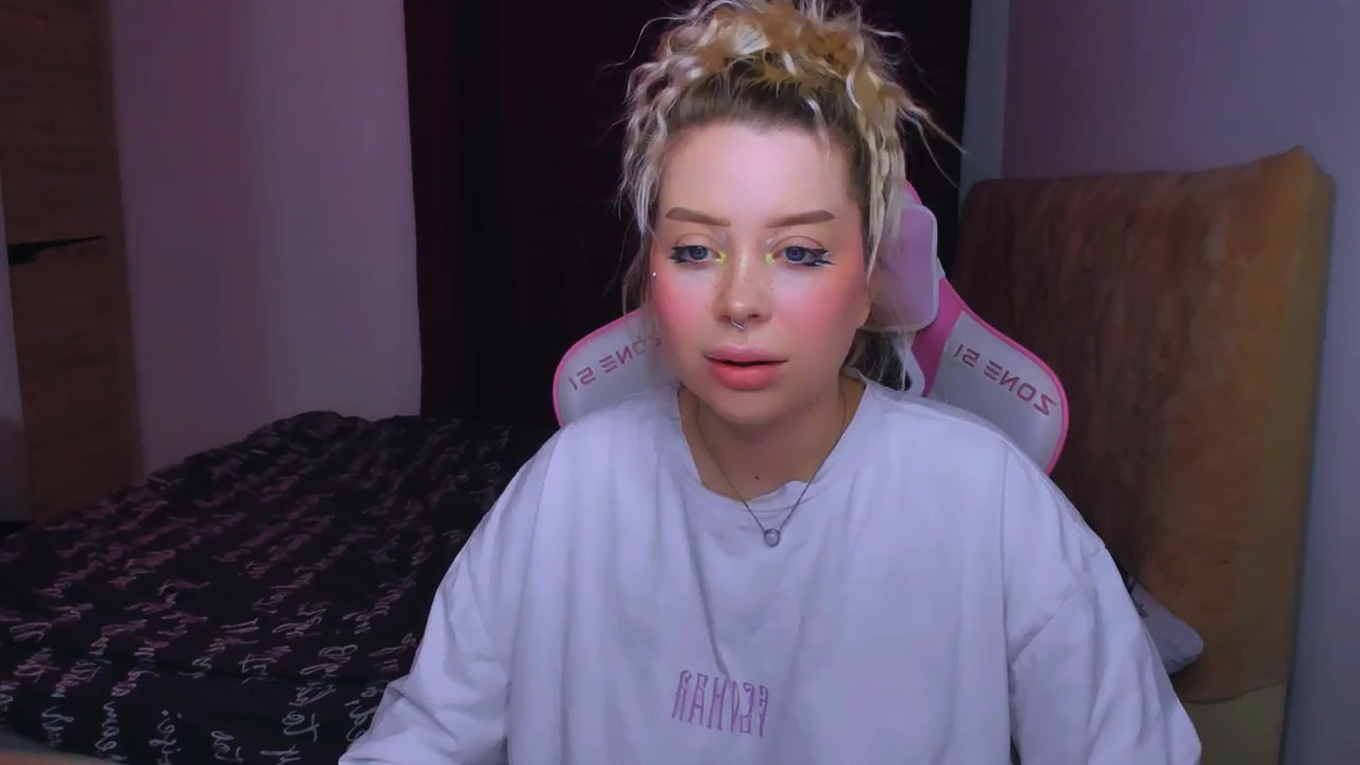 Gallery image thumbnail from MonaLauu's myfreecams stream on, 09/30/2025, 02:26 image 14 of 20