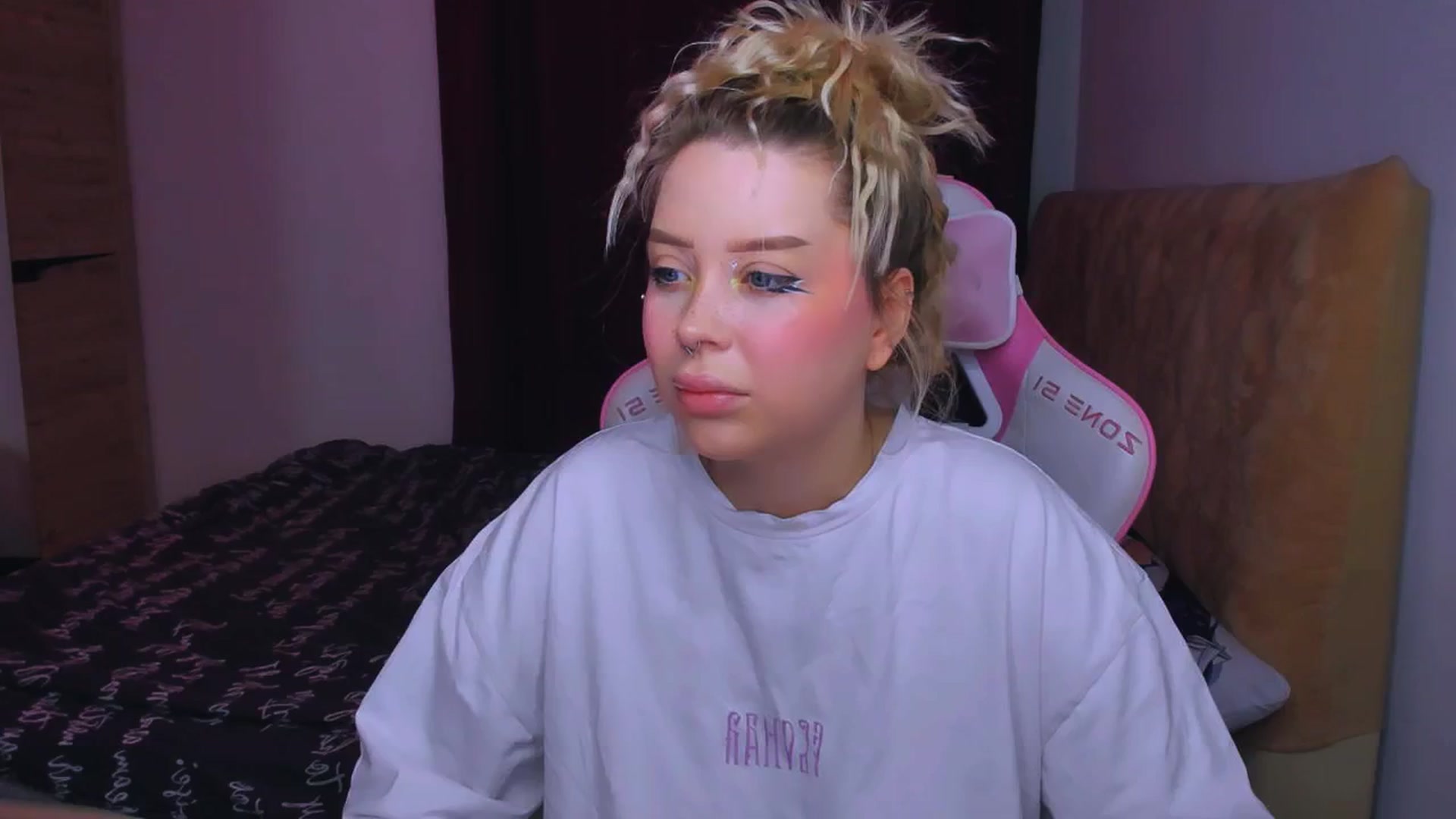 Gallery image thumbnail from MonaLauu's myfreecams stream on, 09/30/2025, 02:26 image 9 of 20