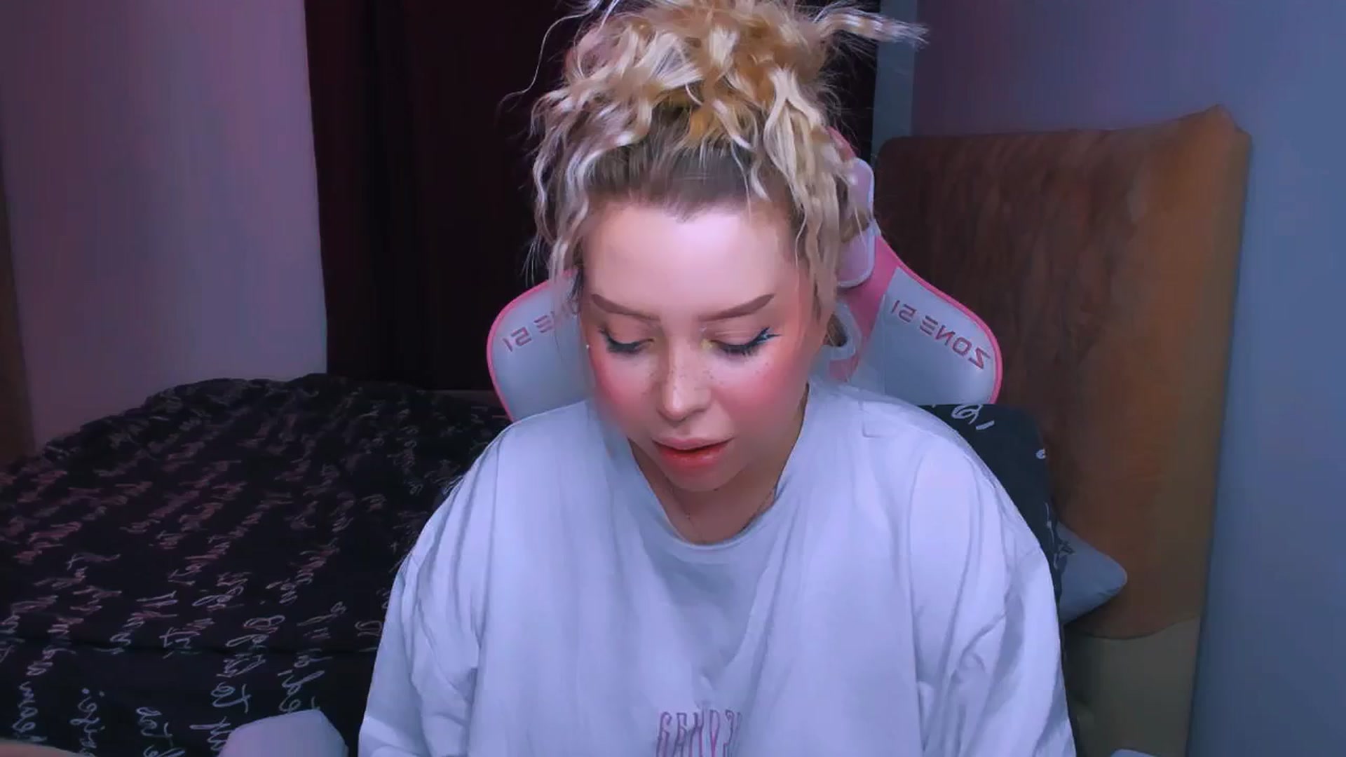 Gallery image thumbnail from MonaLauu's myfreecams stream on, 09/30/2025, 03:26 image 14 of 20