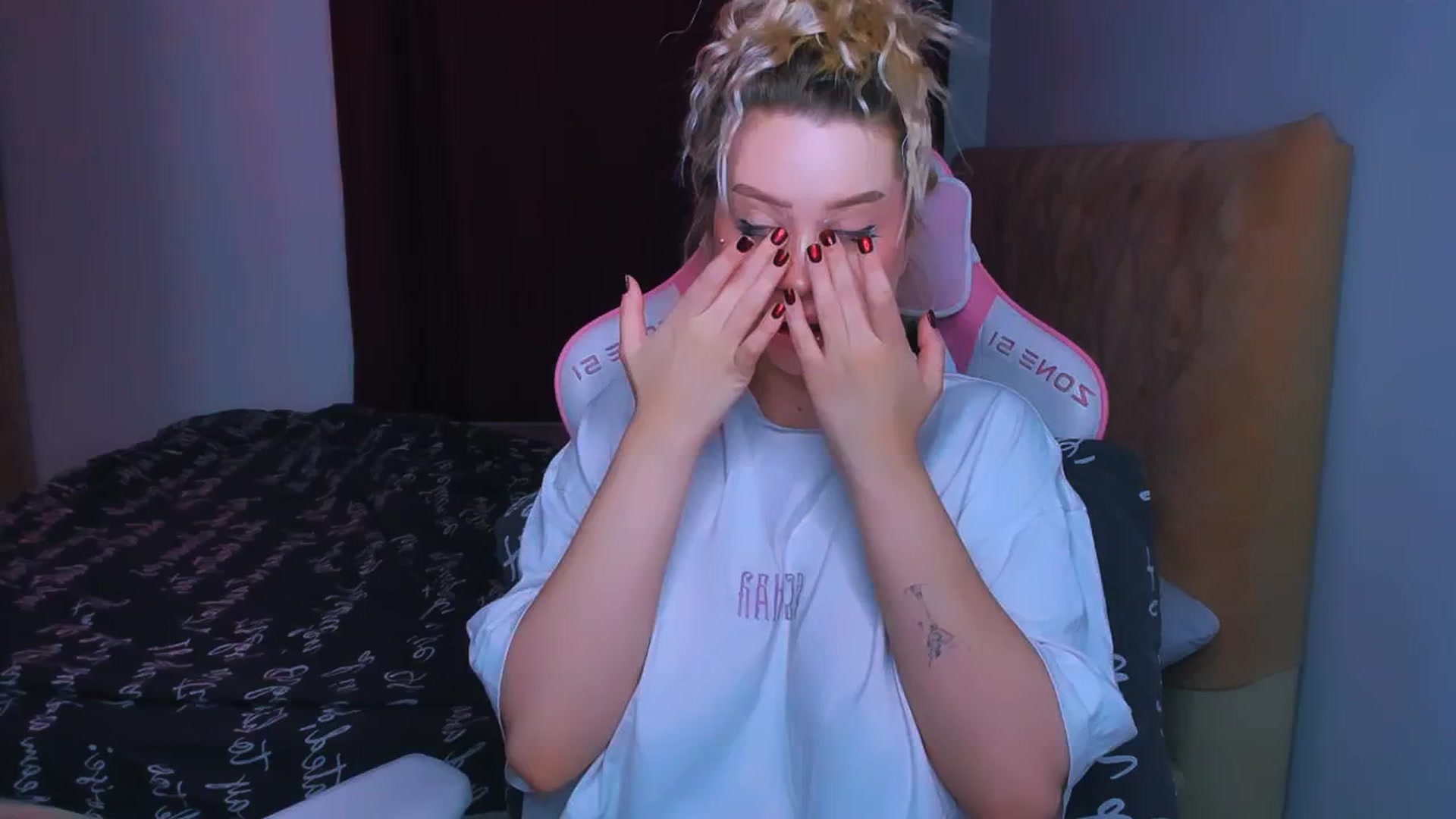 Gallery image thumbnail from MonaLauu's myfreecams stream on, 09/30/2025, 03:26 image 7 of 20