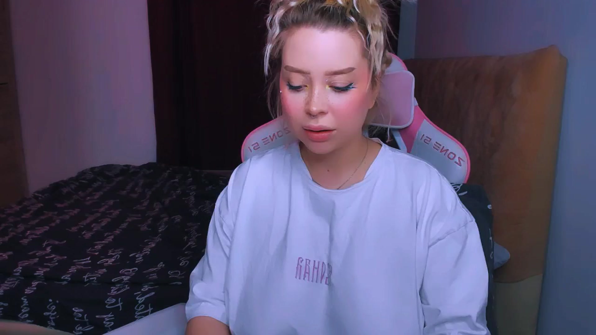 Gallery image thumbnail from MonaLauu's myfreecams stream on, 09/30/2025, 03:26 image 2 of 20