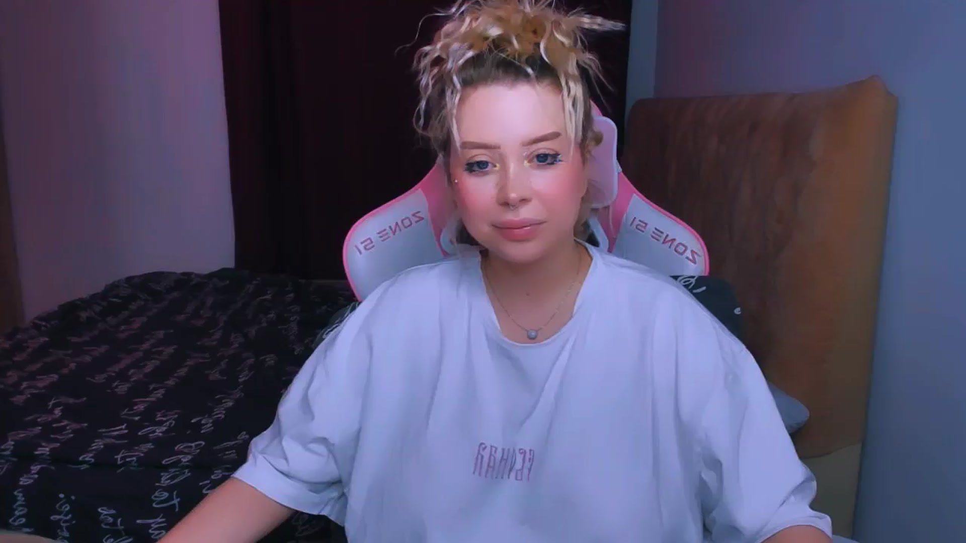 Gallery image thumbnail from MonaLauu's myfreecams stream on, 09/30/2025, 03:26 image 18 of 20