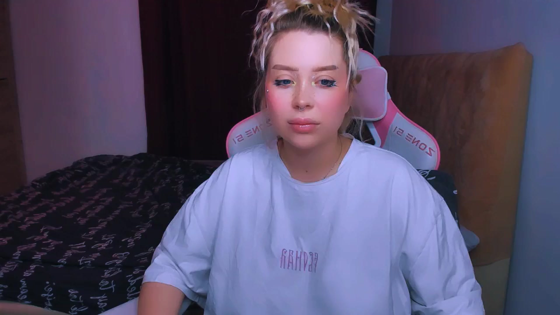 Gallery image thumbnail from MonaLauu's myfreecams stream on, 09/30/2025, 03:26 image 6 of 20