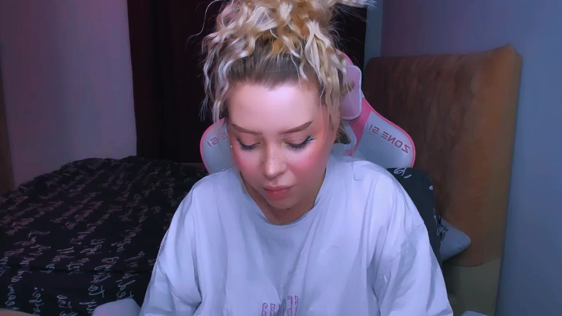 Gallery image thumbnail from MonaLauu's myfreecams stream on, 09/30/2025, 03:26 image 15 of 20