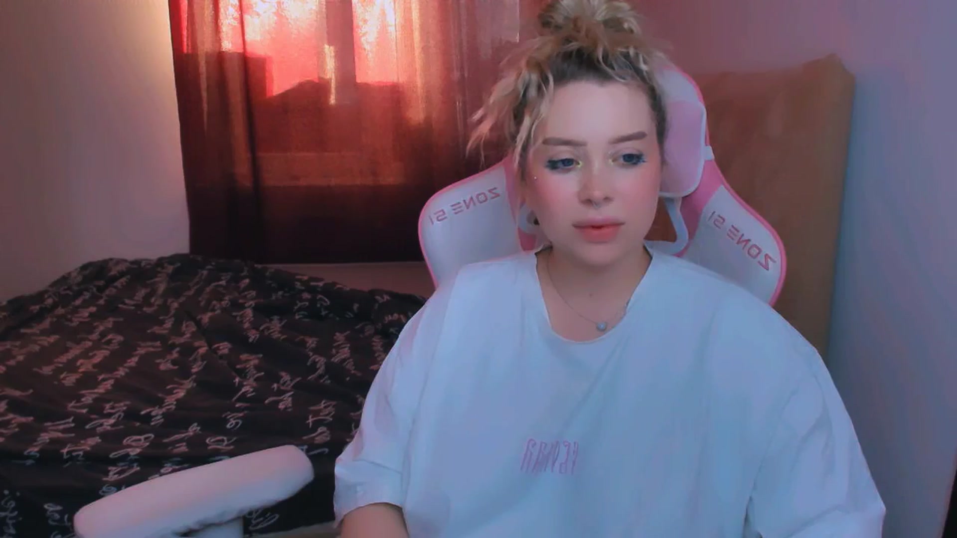 Gallery image thumbnail from MonaLauu's myfreecams stream on, 09/30/2025, 05:51 image 8 of 20