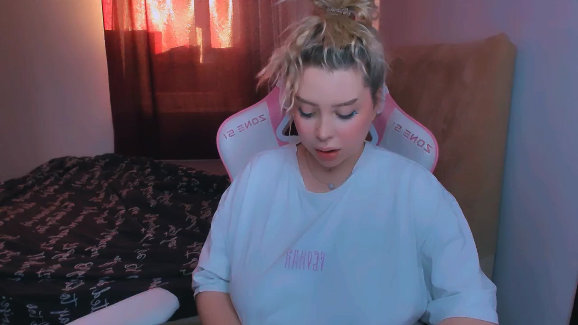 Gallery image thumbnail from MonaLauu's myfreecams stream on, 09/30/2025, 05:51 image 1 of 20