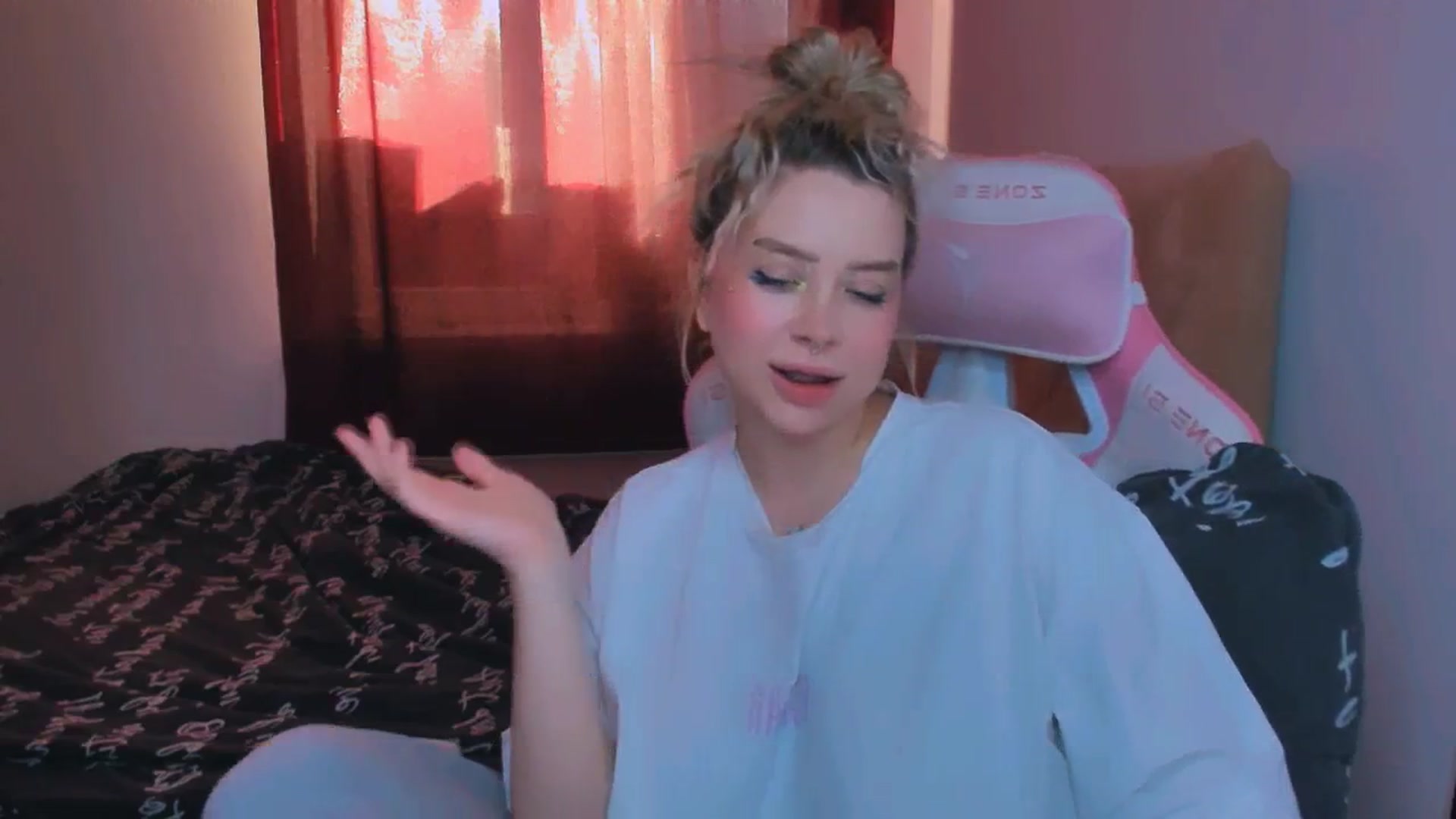 Gallery image thumbnail from MonaLauu's myfreecams stream on, 09/30/2025, 05:51 image 12 of 20