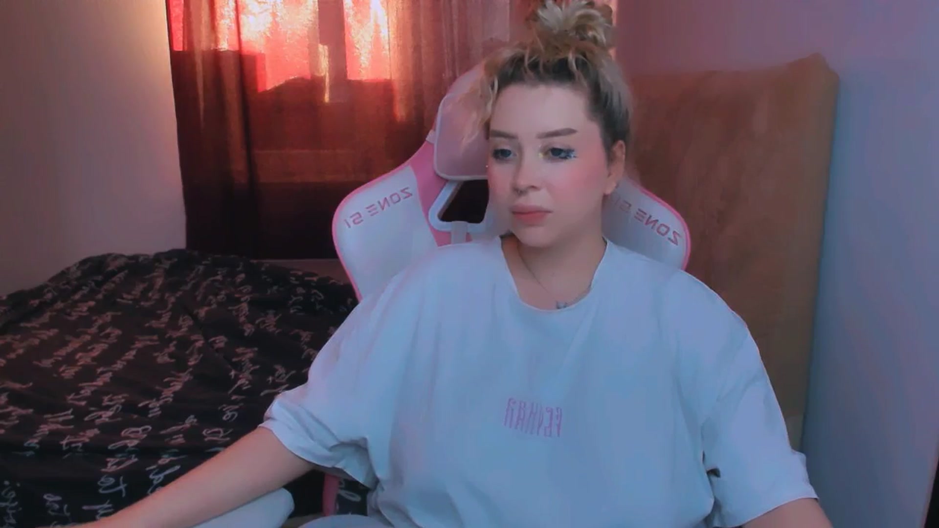 Gallery image thumbnail from MonaLauu's myfreecams stream on, 09/30/2025, 05:51 image 5 of 20