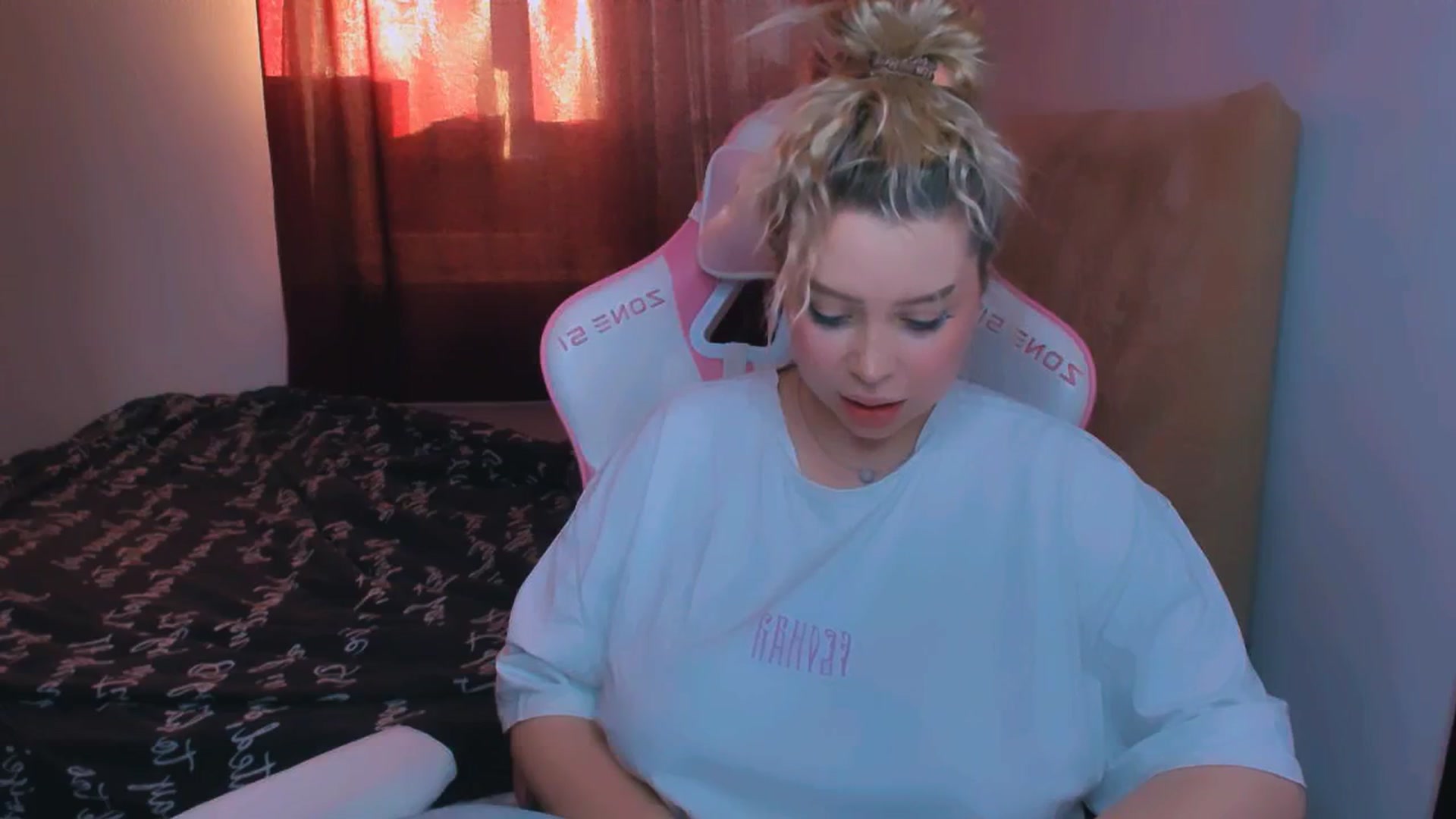 Gallery image thumbnail from MonaLauu's myfreecams stream on, 09/30/2025, 05:51 image 2 of 20