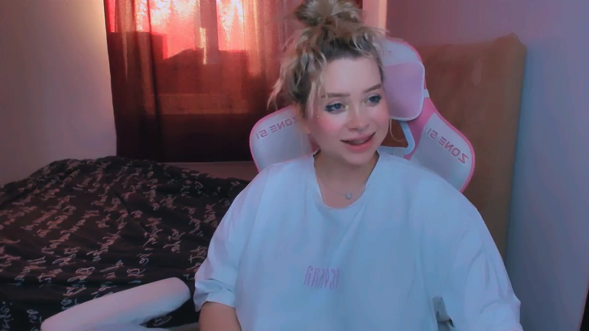 Gallery image thumbnail from MonaLauu's myfreecams stream on, 09/30/2025, 05:51 image 7 of 20