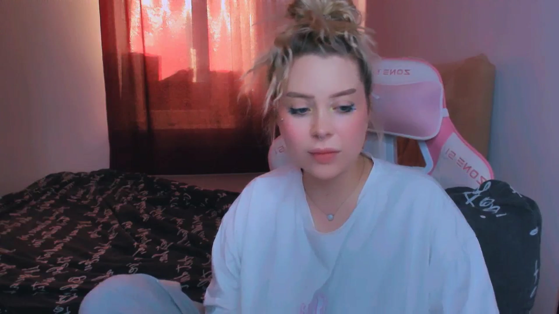 Gallery image thumbnail from MonaLauu's myfreecams stream on, 09/30/2025, 05:51 image 11 of 20