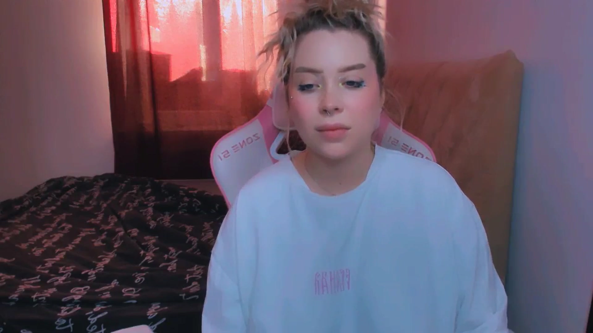 Gallery image thumbnail from MonaLauu's myfreecams stream on, 09/30/2025, 05:51 image 15 of 20