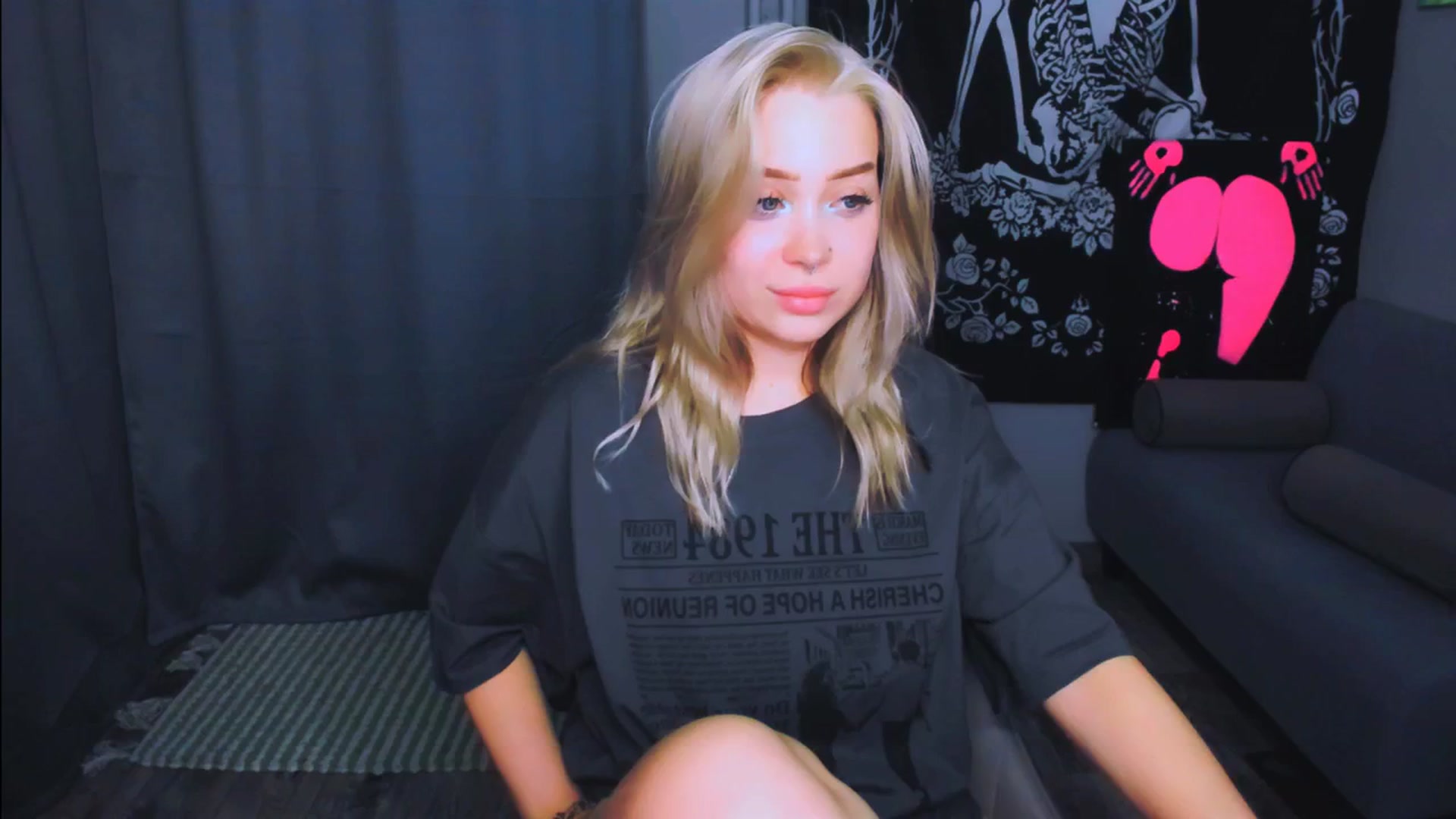 Gallery image thumbnail from MonaLauu's myfreecams stream on, 04/23/2026, 20:32 image 3 of 20