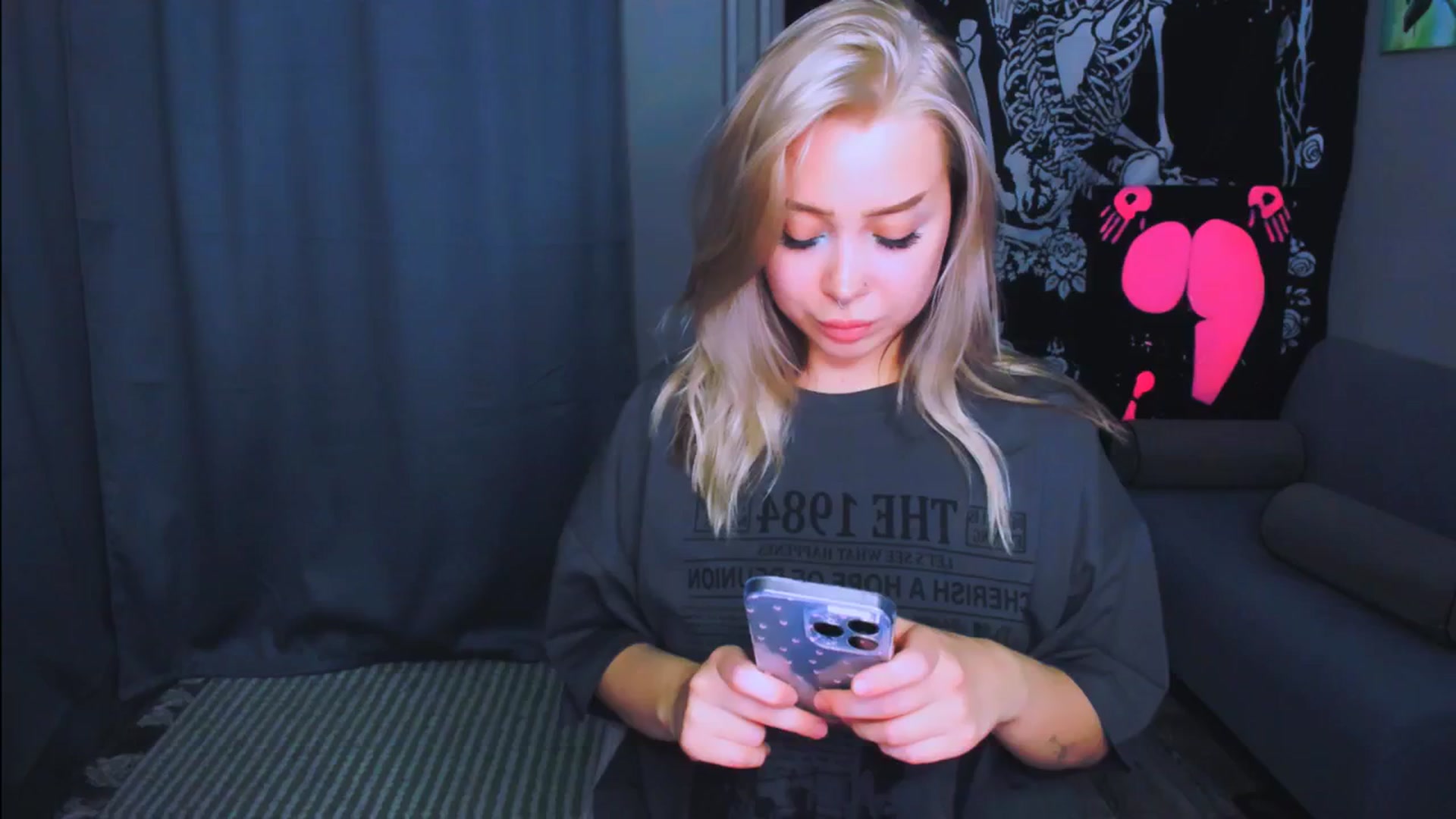 Gallery image thumbnail from MonaLauu's myfreecams stream on, 04/23/2026, 20:32 image 18 of 20