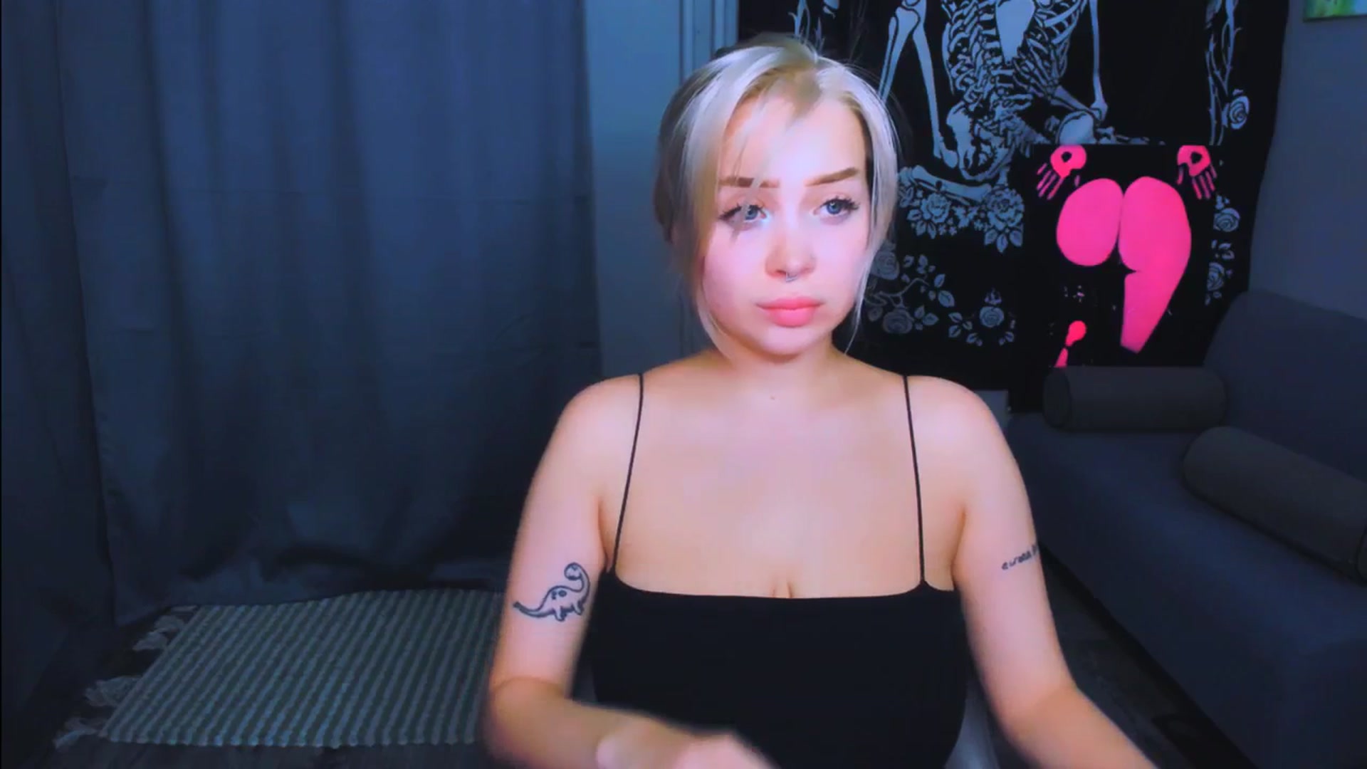Gallery image thumbnail from MonaLauu's myfreecams stream on, 04/23/2026, 21:23 image 14 of 20