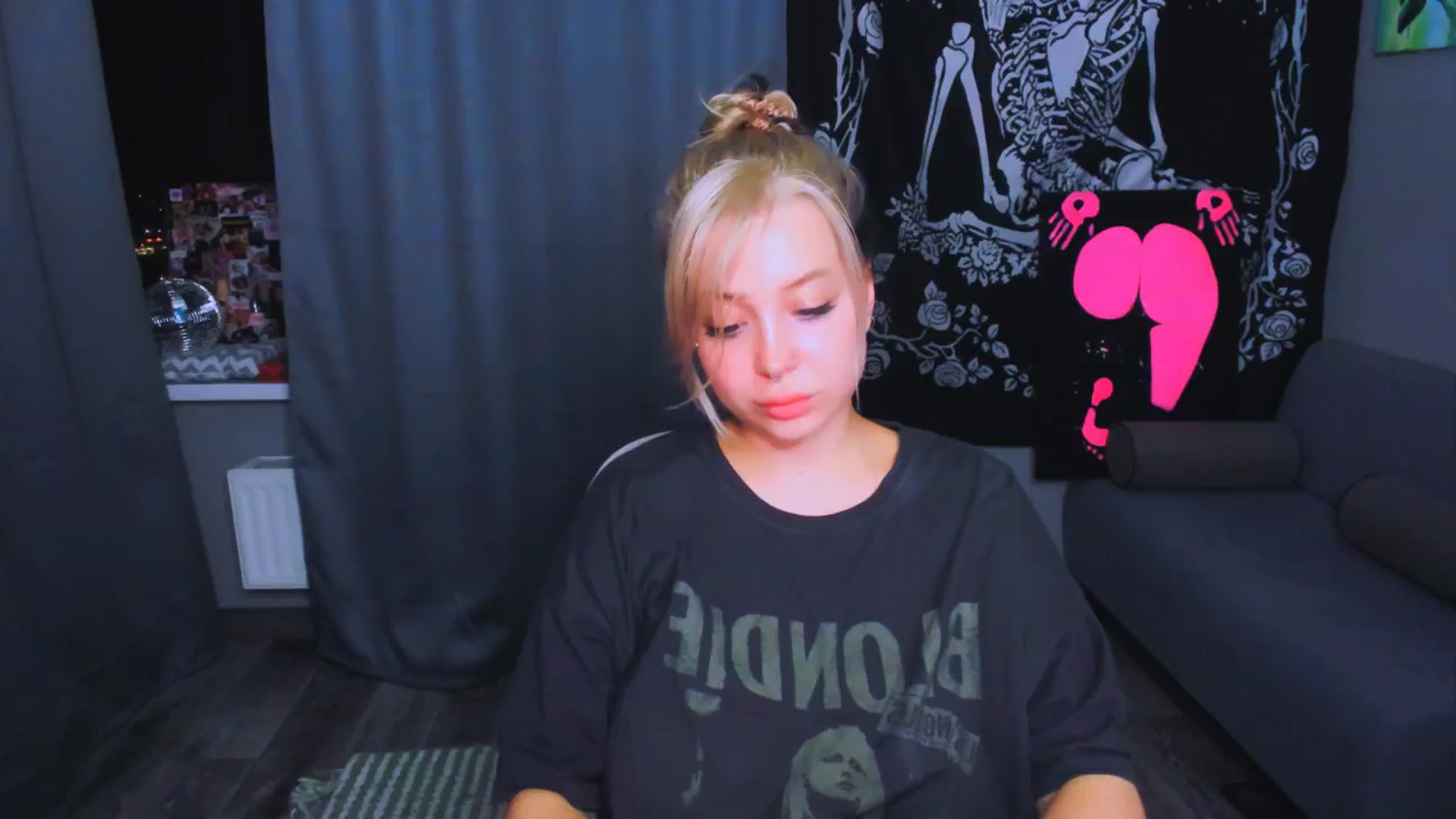 Gallery image thumbnail from MonaLauu's myfreecams stream on, 04/24/2026, 22:37 image 7 of 20