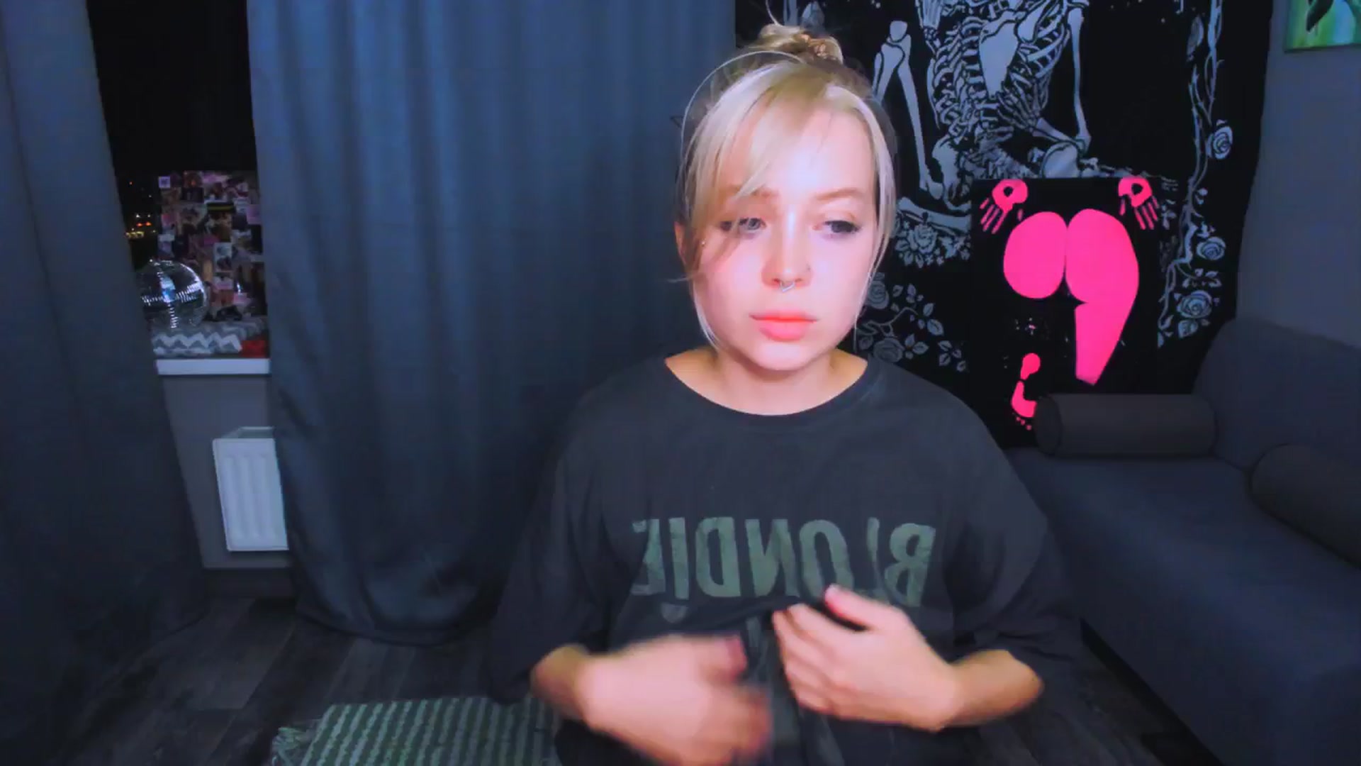 Gallery image thumbnail from MonaLauu's myfreecams stream on, 04/24/2026, 22:37 image 3 of 20