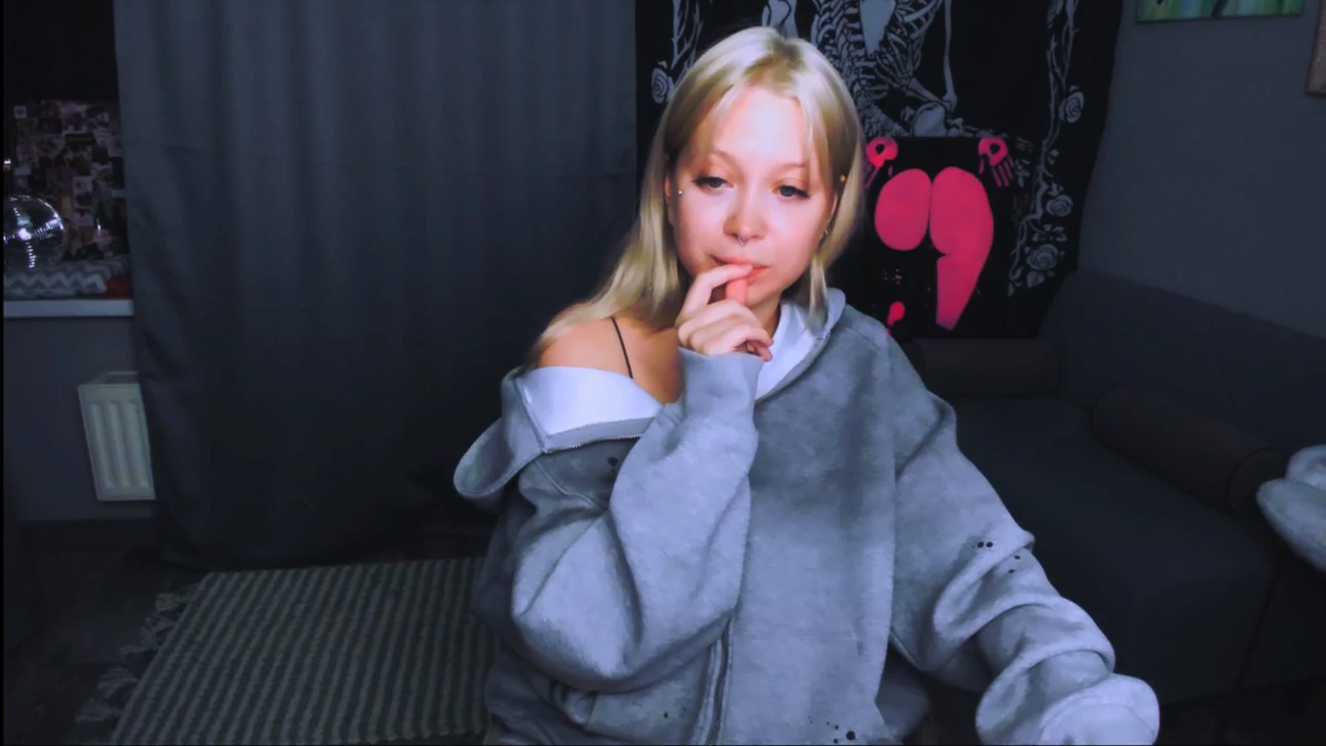 Gallery image thumbnail from MonaLauu's myfreecams stream on, 04/29/2026, 24:14 image 2 of 20